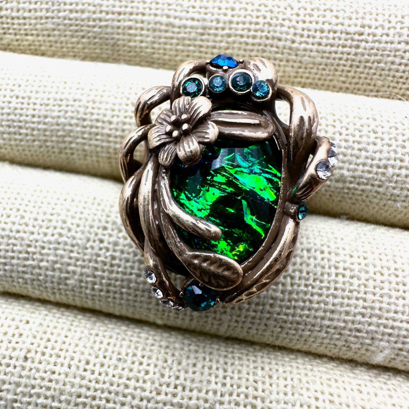 Vintage Style Art Glass and Crystal Gold Tone Ring Adjustable Size Very Nice Quality Costume (1 of 2)