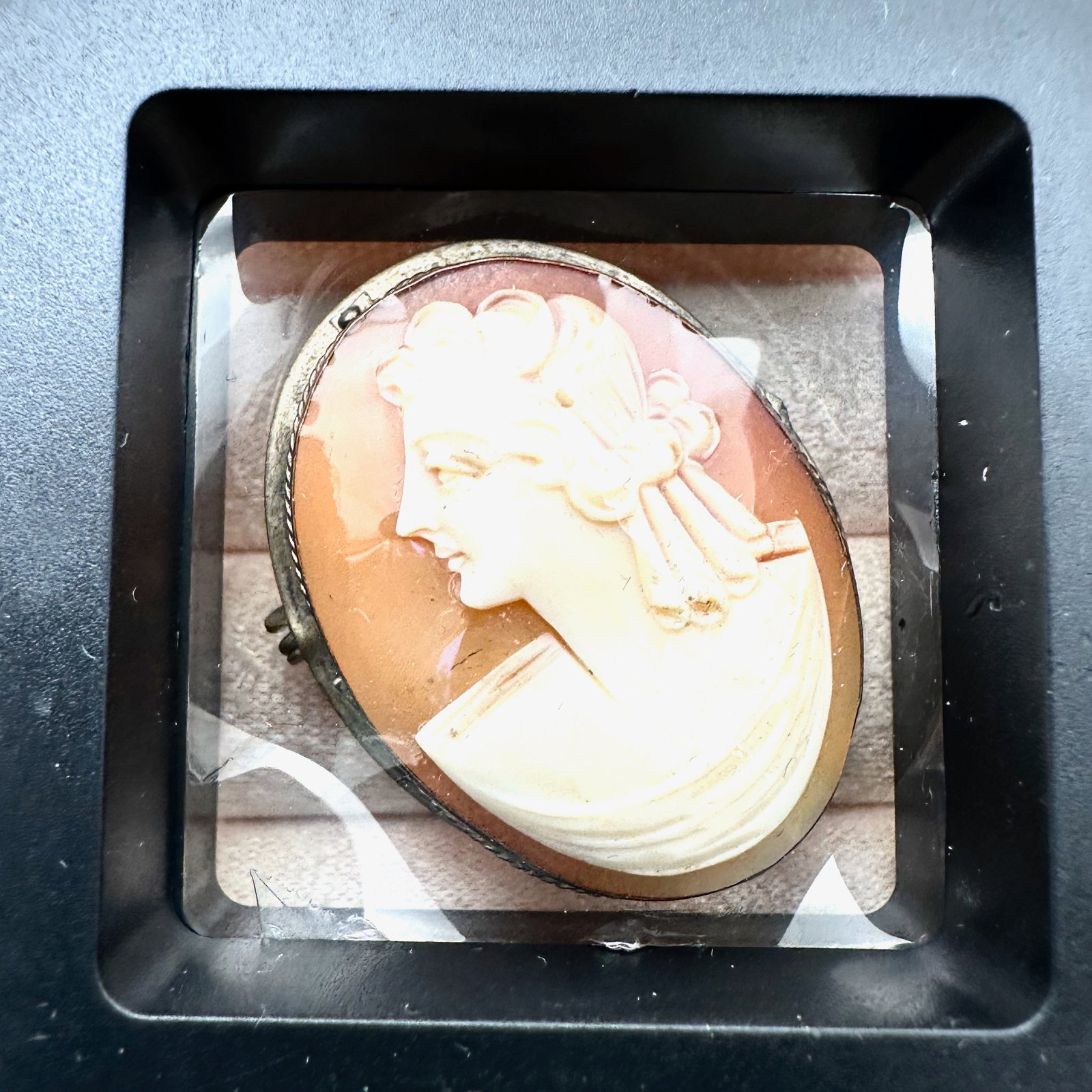 Antique Gold Plated Carved Shell Cameo Ornate Ladies Hair Design Brooch Pin 1.5 Inch Box Included: Antique Gold Plated Carved Shell Cameo Ornate Ladies Hair Design Brooch Pin 1.5 Inch Box Included