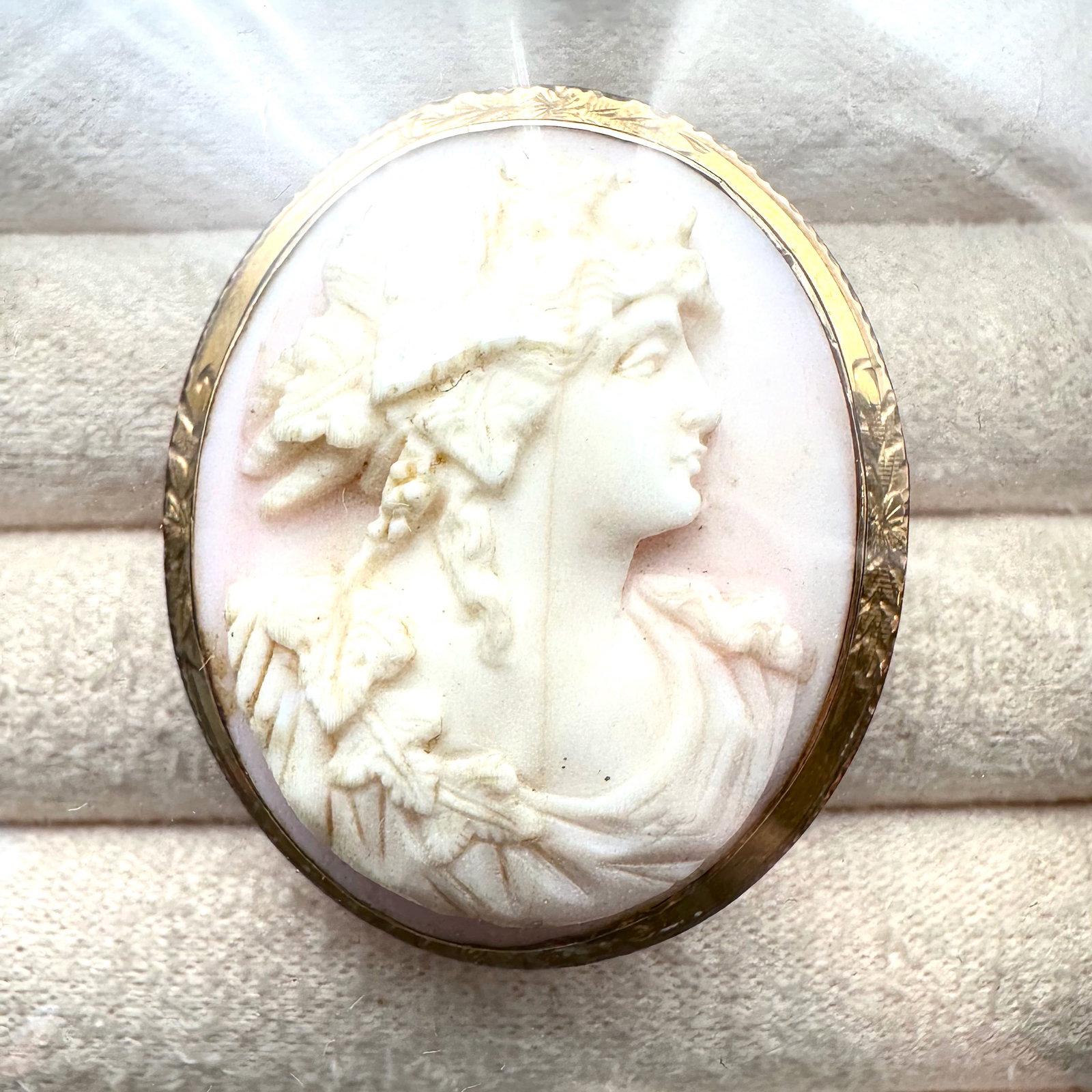 Antiqued Ornate Carved Shell Cameo Gold Filled Brooch Pin Pendant 1.5 Inch Box Included (1 of 2)