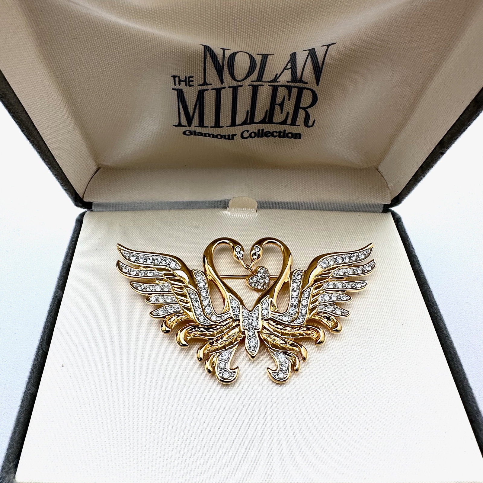 Vintage Nolan Miller Crystal Pair of Swans Gold Brooch Pin In Original Box: Vintage Nolan Miller Crystal Pair of Swans Gold Brooch Pin In Original Box