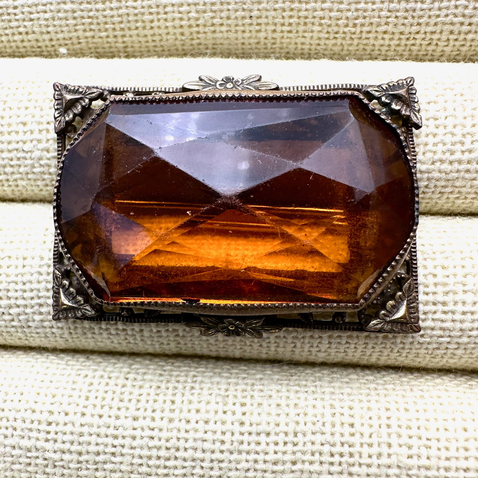 Vintage Amber Colored Czech Glass Gold Tone Brooch Pin 1.5 Inch: Vintage Amber Colored Czech Glass Gold Tone Brooch Pin 1.5 Inch