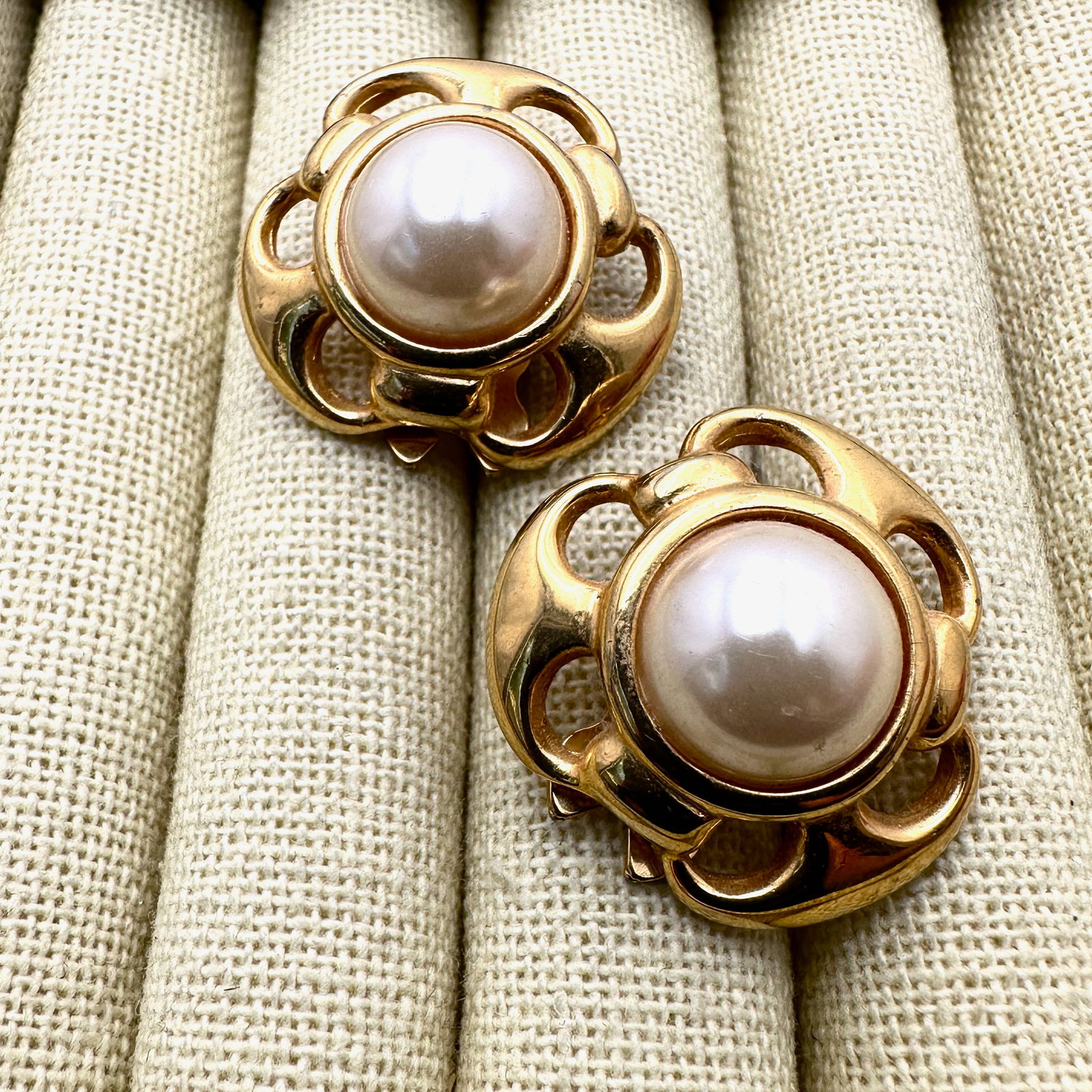 Vintage Paolo Gucci Faux Pearl Gold Tone Clip Earrings (1 of 2)