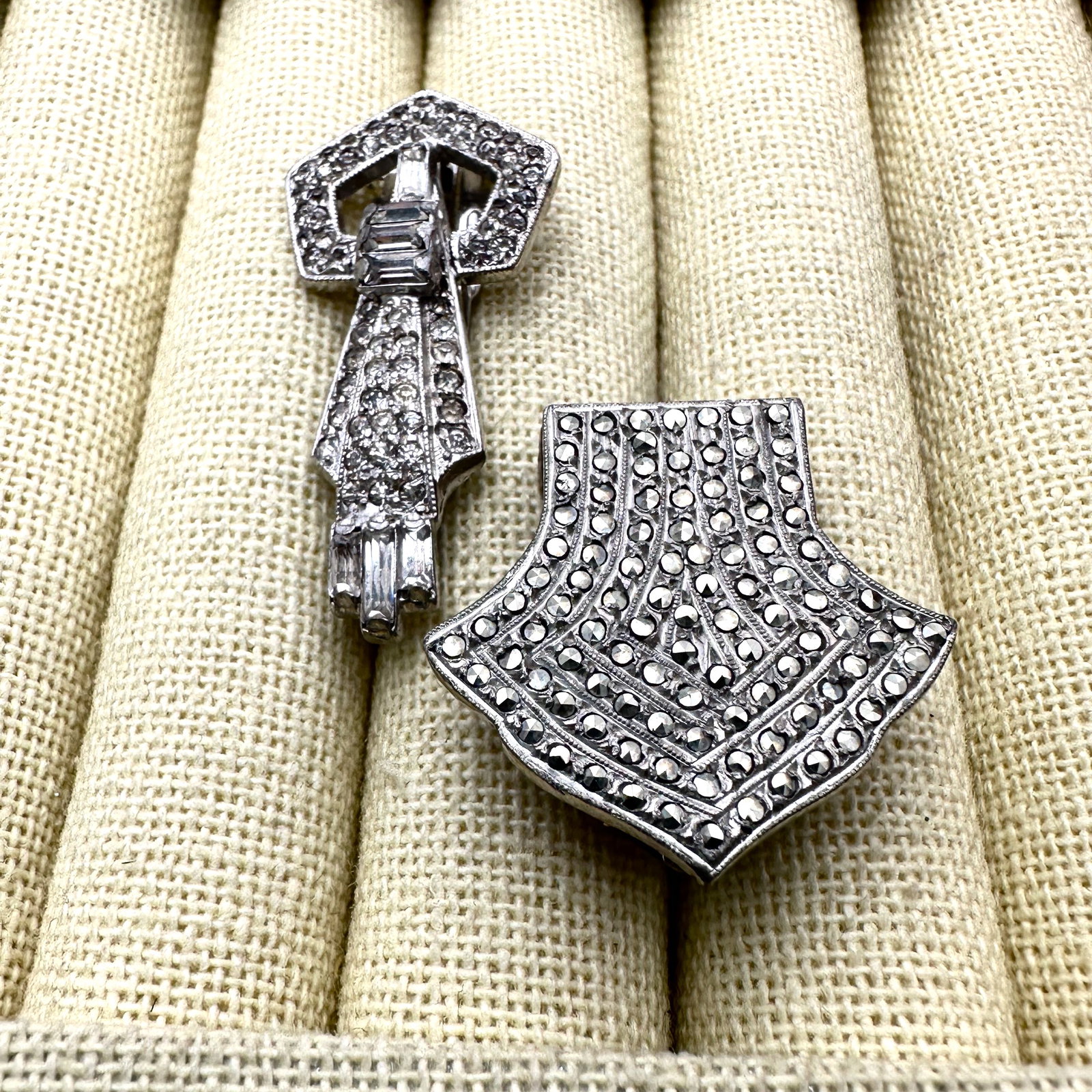 Antique Vintage Lot of Two Pot Metal Dress Fur Clips (1 of 2)