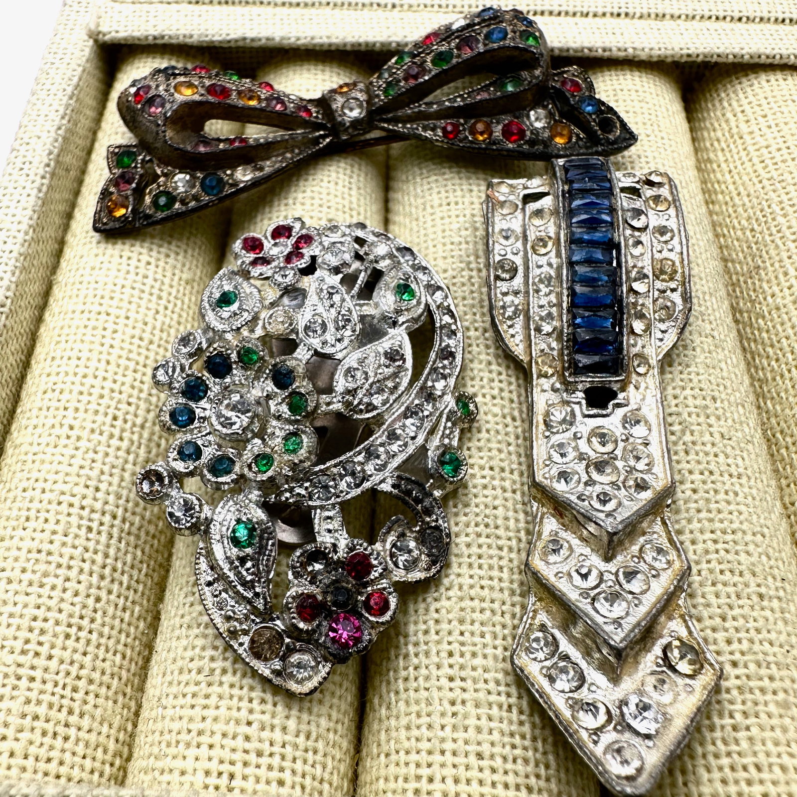 Antique Vintage Lot of Three Pot Metal Dress Fur Clips and Bow Pin (1 of 2)