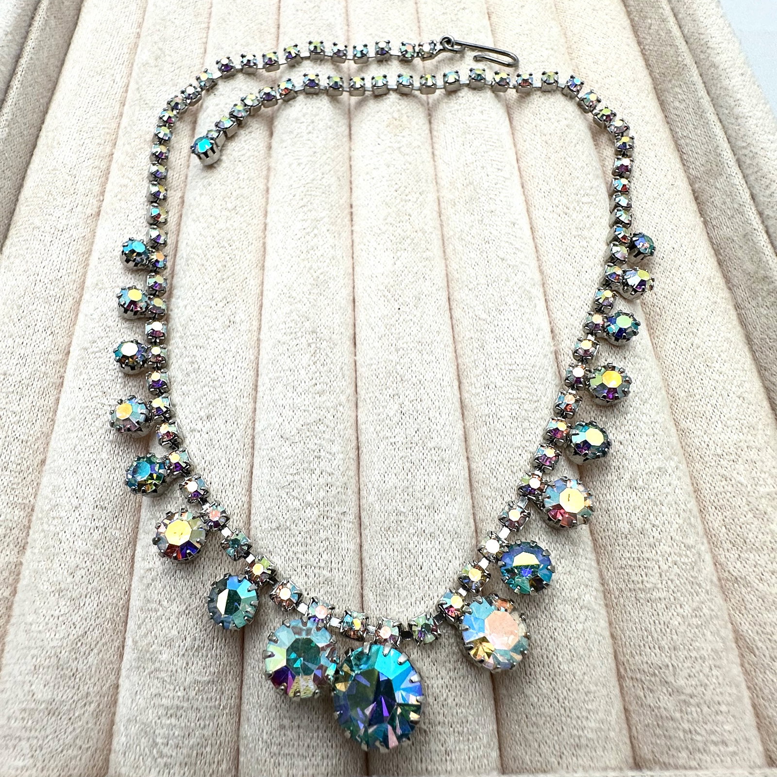 Vintage Aurora Borealis Glass Rhinestone Silver Tone Necklace 16 Inch: Vintage Aurora Borealis Glass Rhinestone Silver Tone Necklace 16 Inch