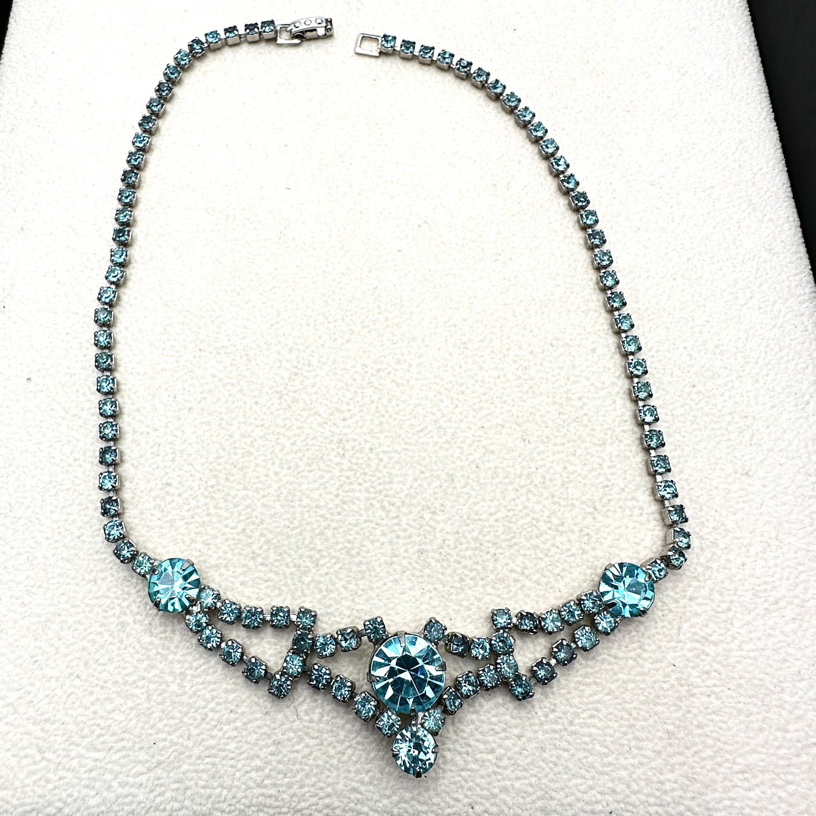 Vintage Aqua Blue Glass Rhinestone Silver Tone Necklace 15 Inch (1 of 2)