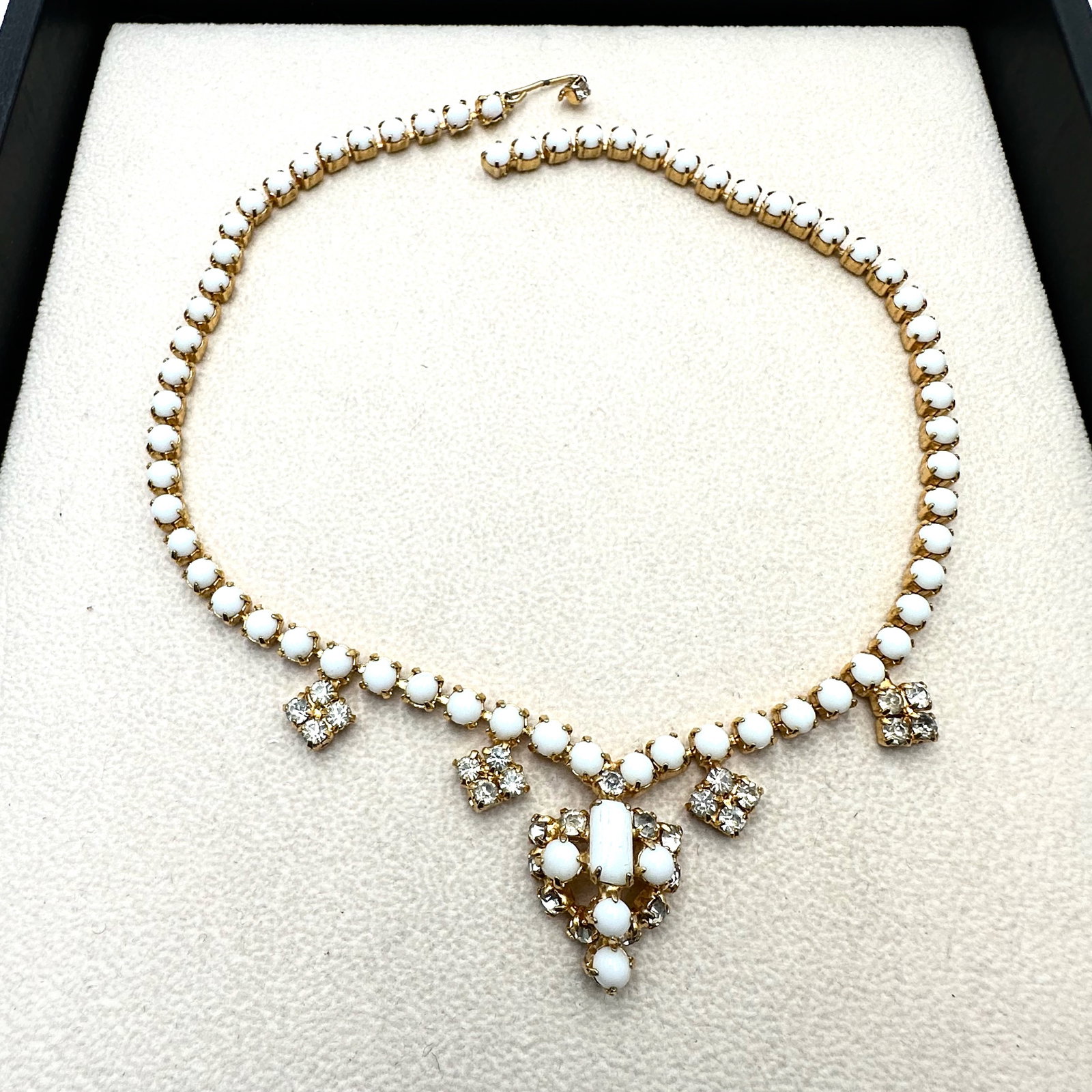 Vintage White Milk Glass Rhinestone Gold Tone Necklace 16 Inch (1 of 2)
