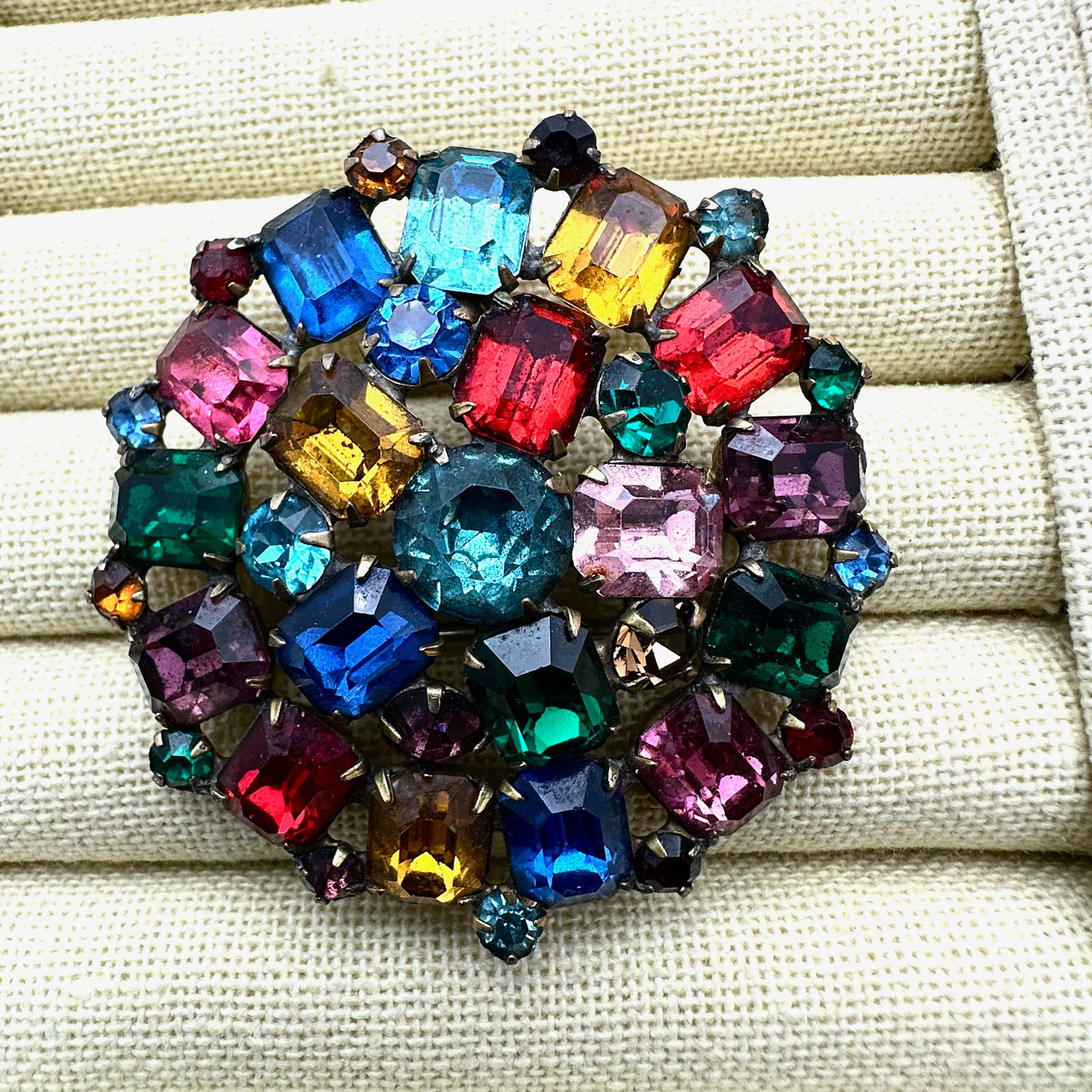 Vintage Multicolor Glass Rhinestone Gold Tone Brooch Pin 2.25 Inch (1 of 2)