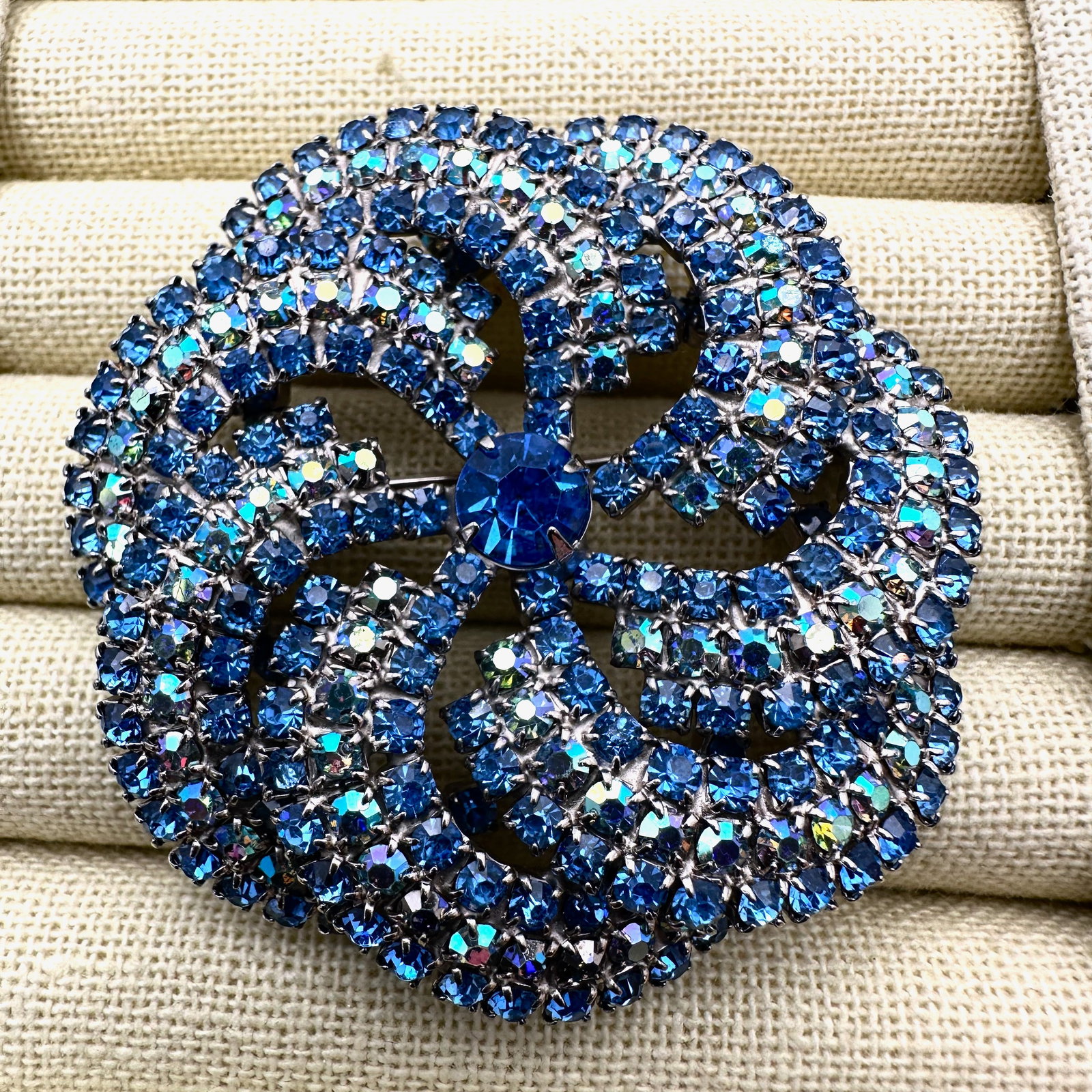 Vintage Unsigned Kandel and Marcus Blue Aurora Borealis Glass Rhinestone Silver Tone Brooch Pin 2.5: Vintage Unsigned Kandel and Marcus Blue Aurora Borealis Glass Rhinestone Silver Tone Brooch Pin 2.5 Inch