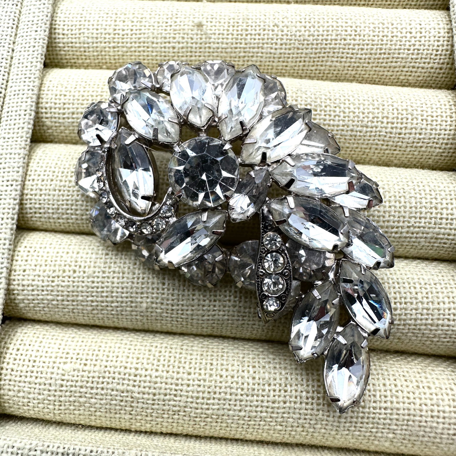 Vintage Unsigned Eisenberg Clear Glass Rhinestone Silver Tone Brooch Pin 2.75 Inch: Vintage Unsigned Eisenberg Clear Glass Rhinestone Silver Tone Brooch Pin 2.75 Inch