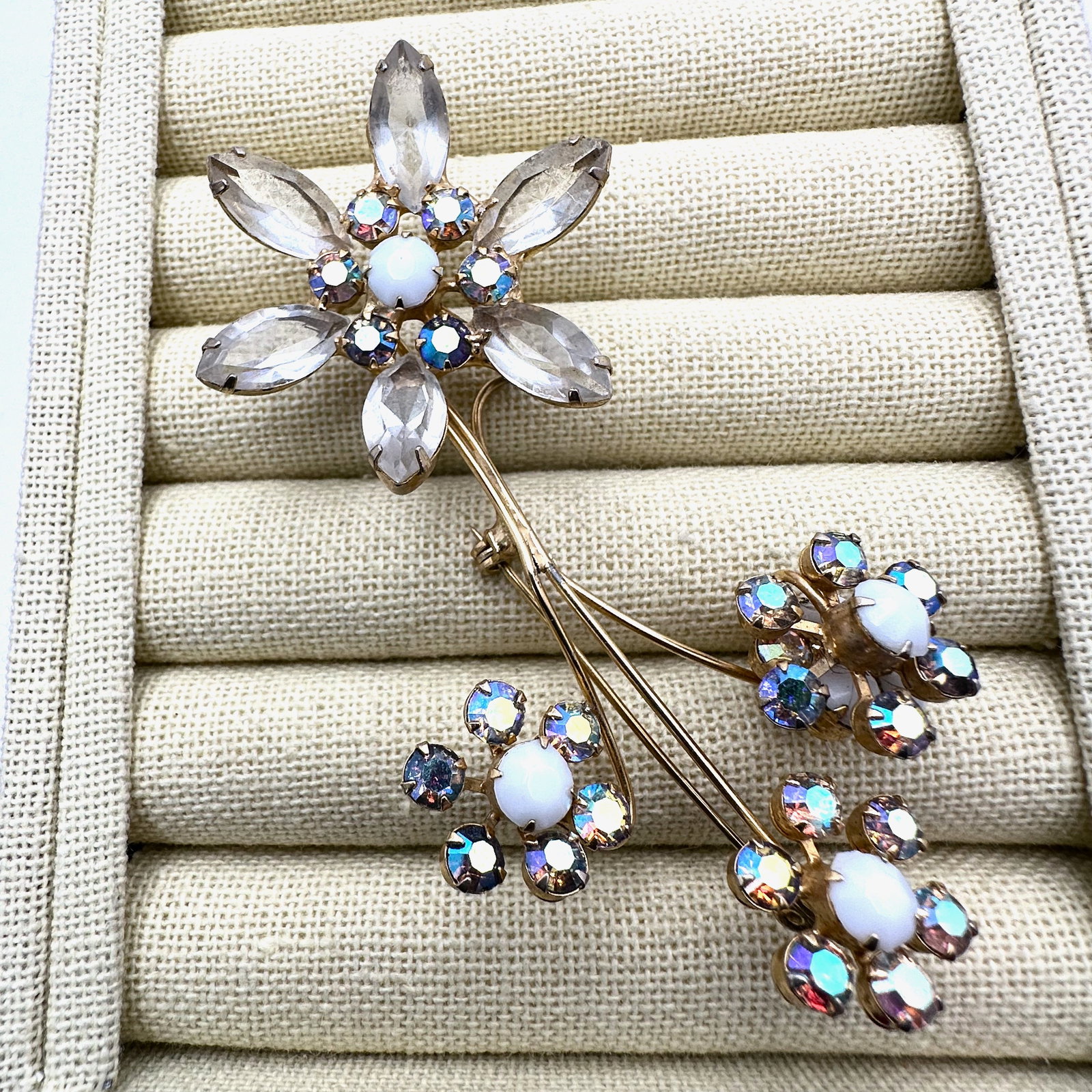 Vintage Glass Rhinestone Gold Tone Flower Brooch Pin 3.5 Inch: Vintage Glass Rhinestone Gold Tone Flower Brooch Pin 3.5 Inch