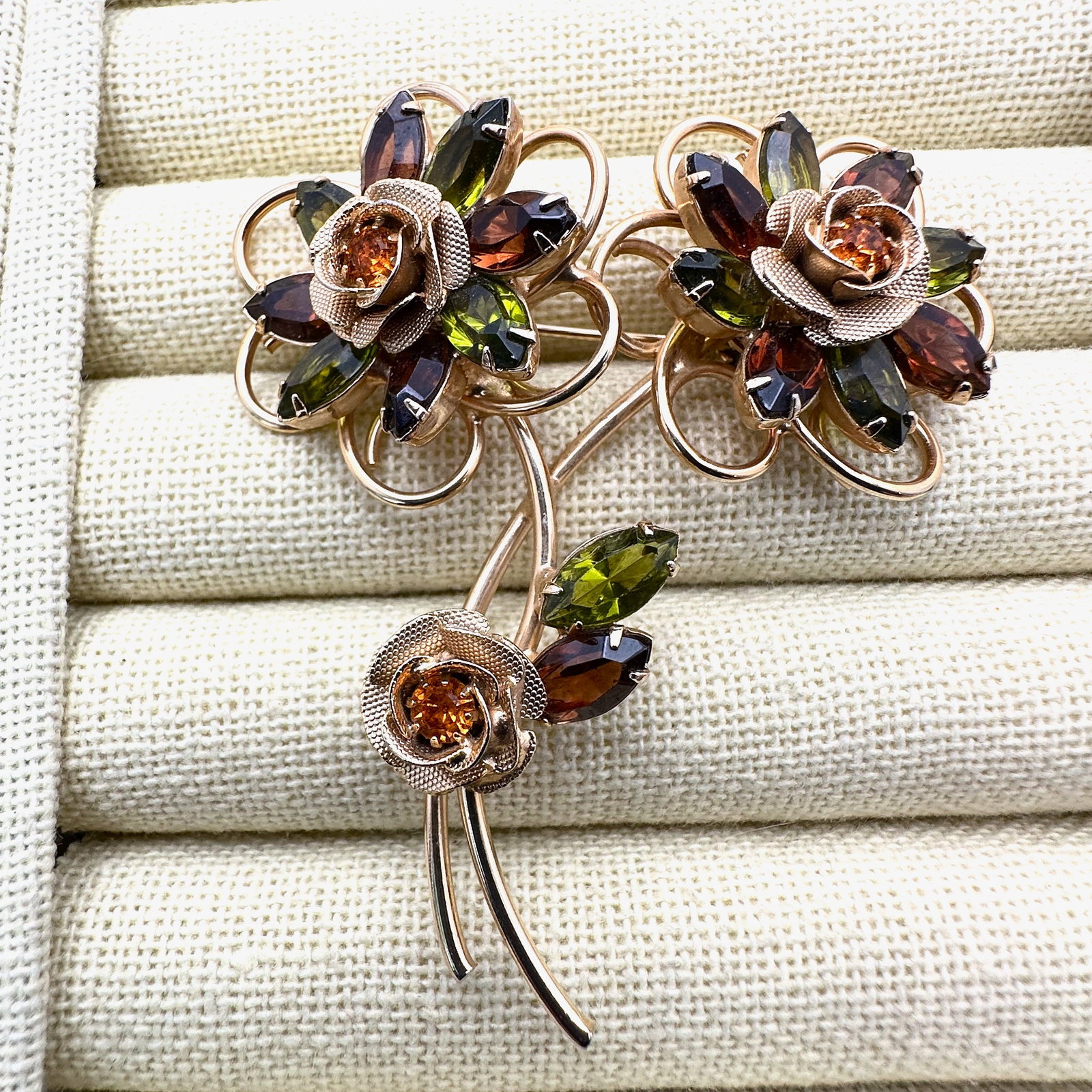 Vintage Olive Green, Amber and Orange Glass Rhinestone Gold Tone Flower Brooch Pin 3 Inch: Vintage Olive Green, Amber and Orange Glass Rhinestone Gold Tone Flower Brooch Pin 3 Inch
