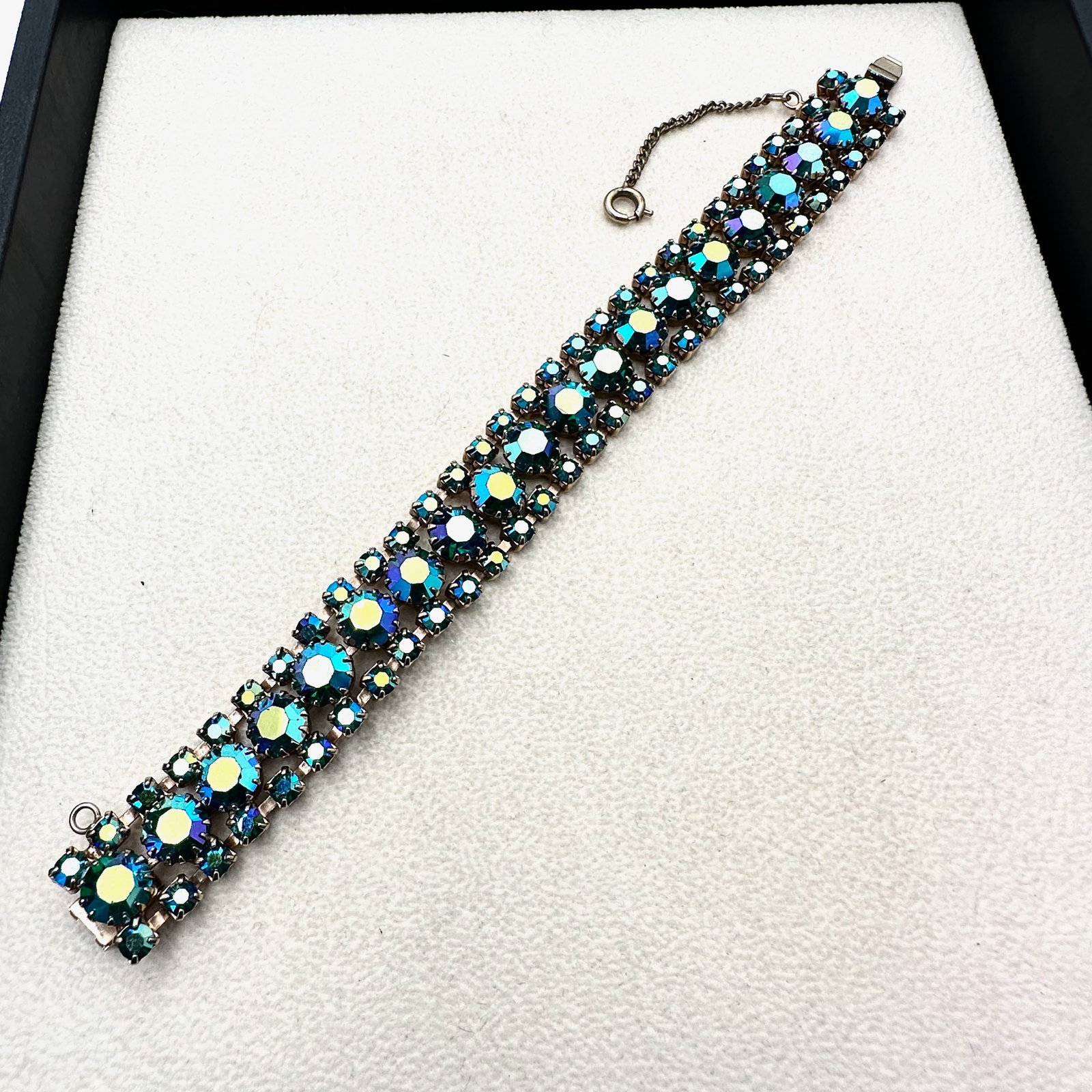 Vintage Blue Green Aurora Borealis Glass Rhinestone Gold Tone Bracelet 7 Inch: Vintage Blue Green Aurora Borealis Glass Rhinestone Gold Tone Bracelet 7 Inch