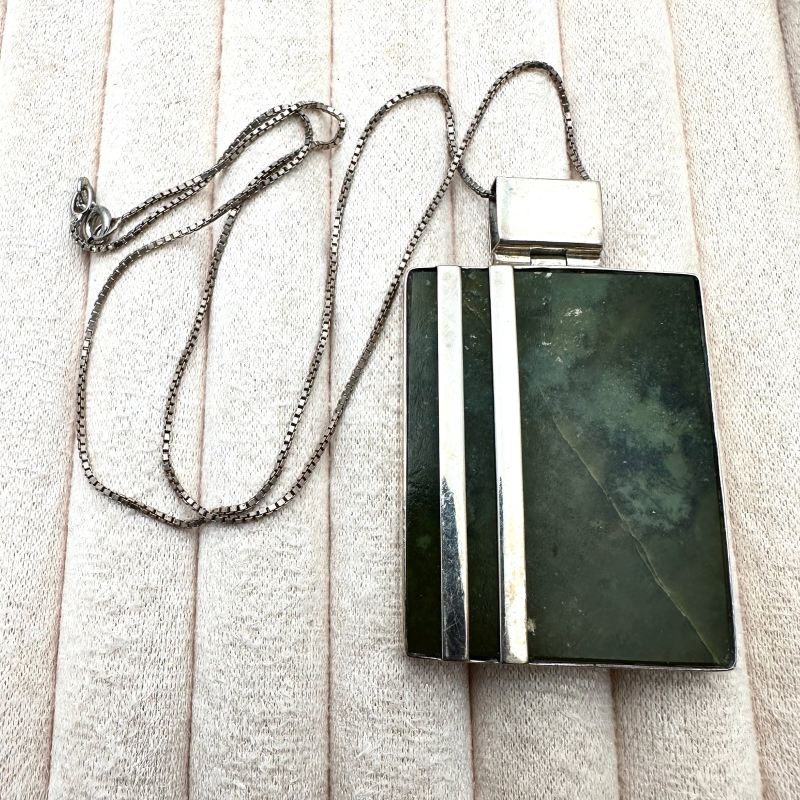 Green Gemstone 2 Inch Pendant Sterling Silver Necklace 17 Inch Chain: Green Gemstone 2 Inch Pendant Sterling Silver Necklace 17 Inch Chain