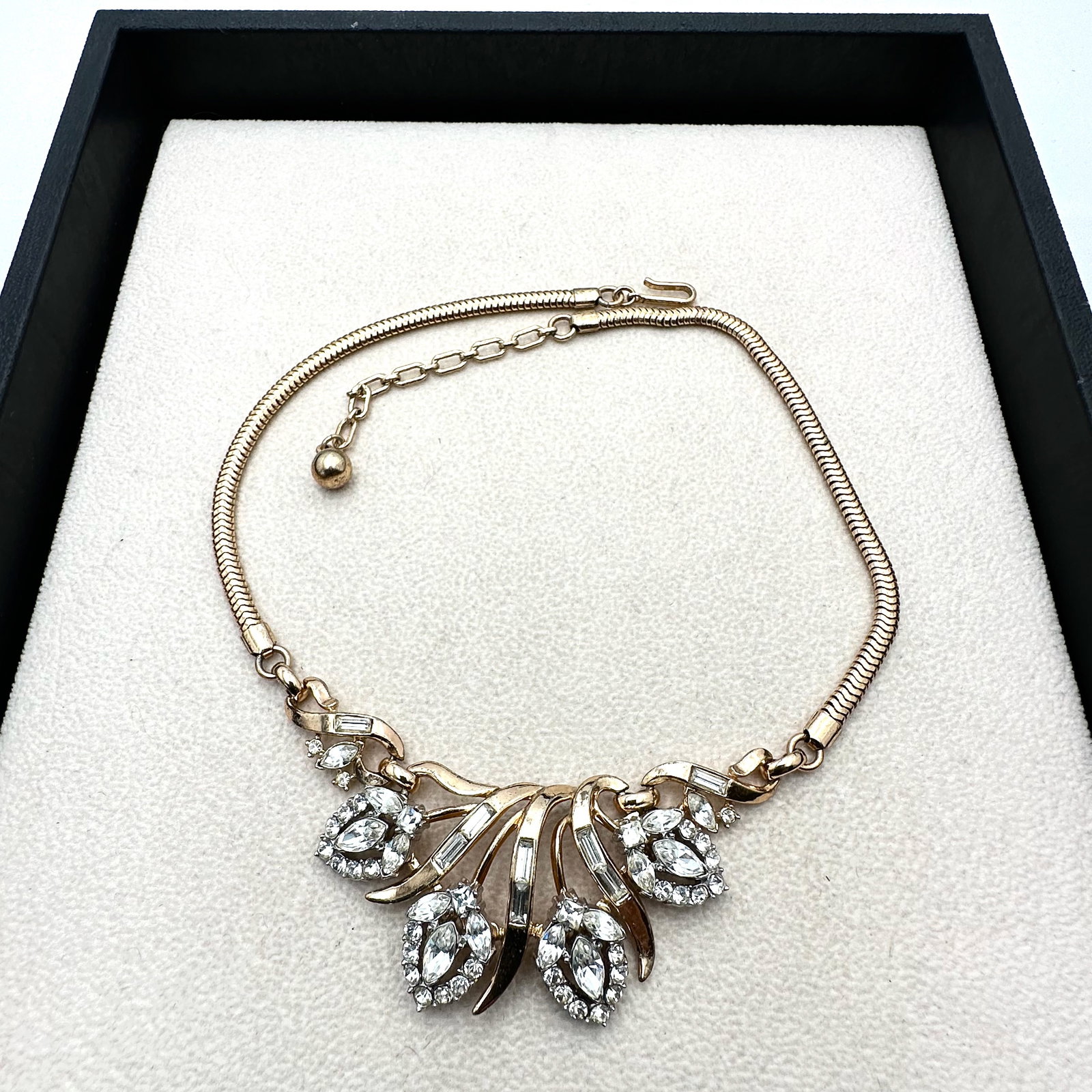 Vintage Trifari Clear Glass Rhinestone Gold Tone Necklace 16 Inch: Vintage Trifari Clear Glass Rhinestone Gold Tone Necklace 16 Inch