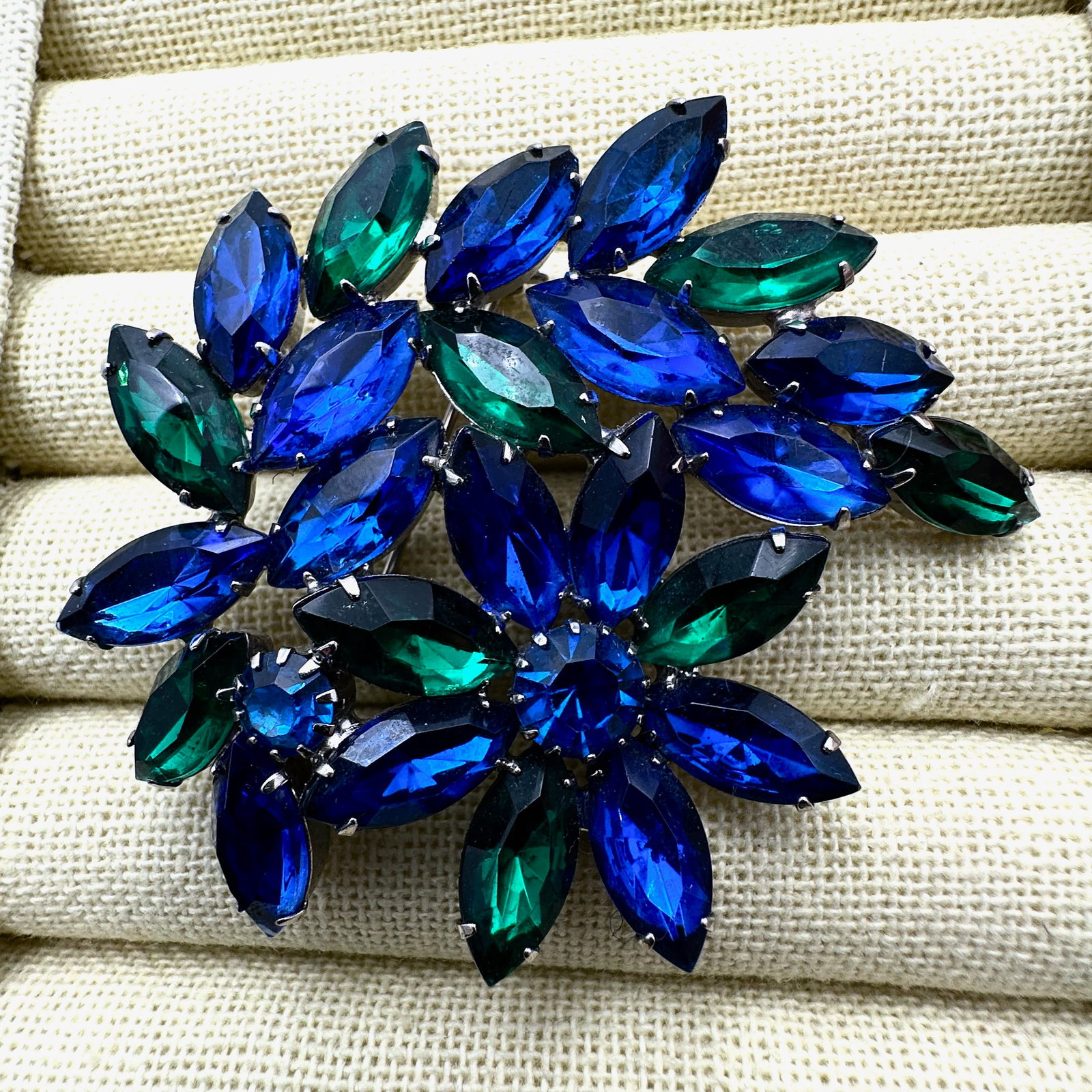 Vintage Blue Green Glass Rhinestone Silver Tone Brooch Pin 3 Inch: Vintage Blue Green Glass Rhinestone Silver Tone Brooch Pin 3 Inch