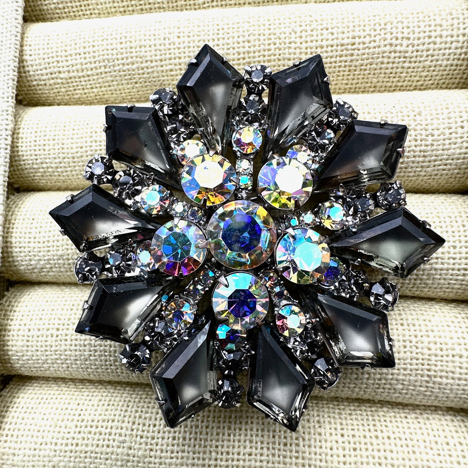 Vintage Juliana? Grey and Clear Glass Rhinestone Silver Tone Brooch Pin 2.75 Inch: Vintage Juliana? Grey and Clear Glass Rhinestone Silver Tone Brooch Pin 2.75 Inch