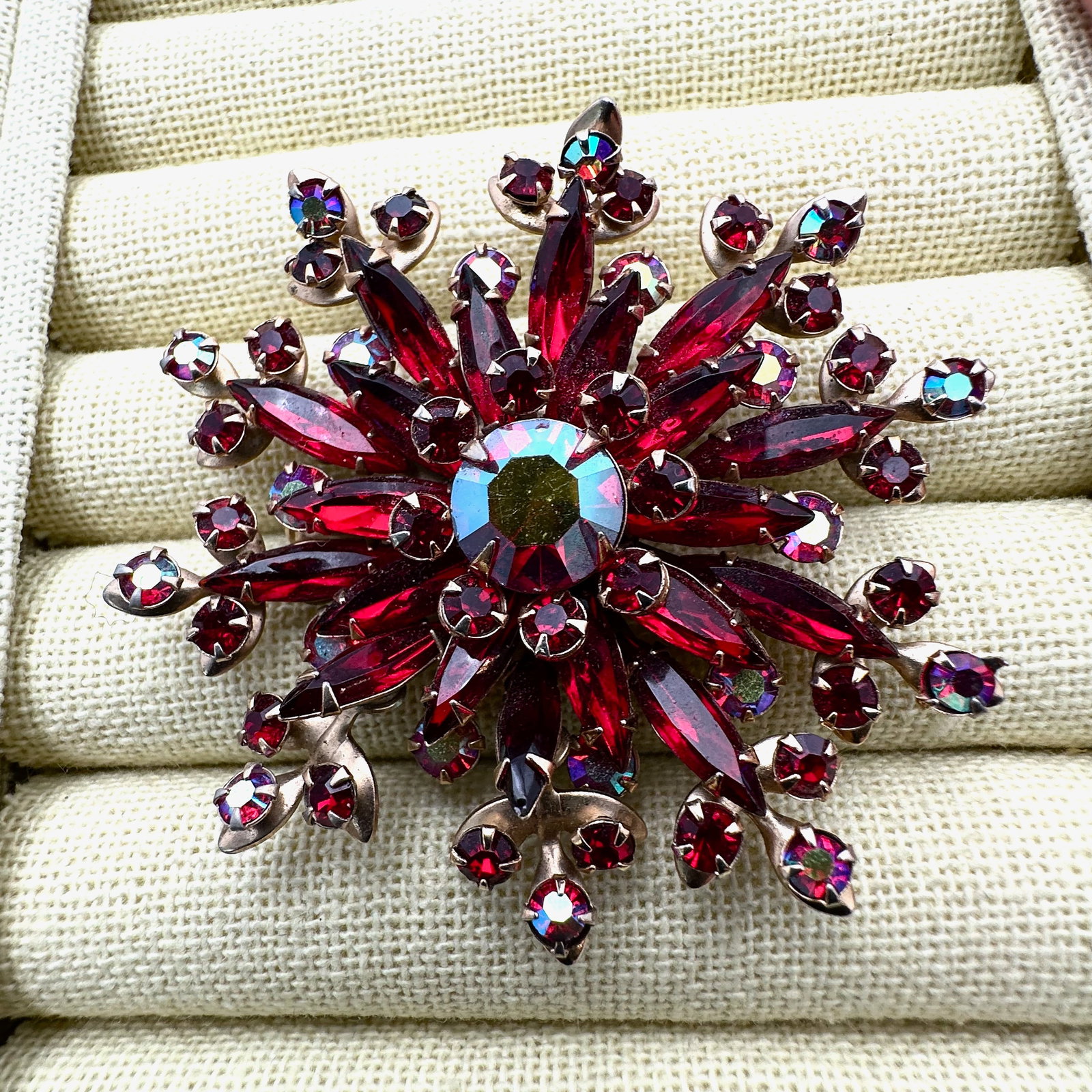 Vintage Red Glass Rhinestone Gold Tone Brooch Pin 2.5 Inch: Vintage Red Glass Rhinestone Gold Tone Brooch Pin 2.5 Inch