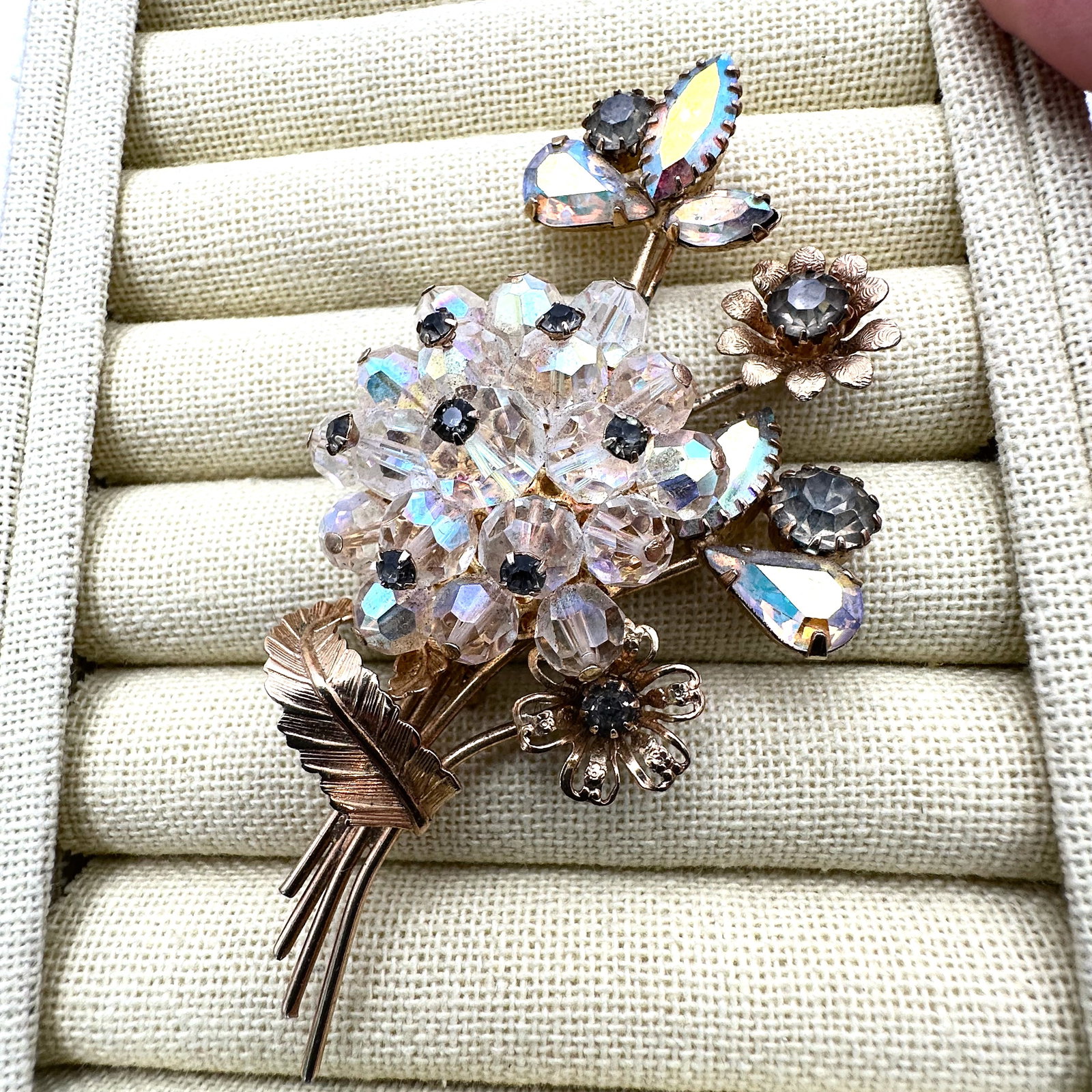 Vintage Aurora Borealis Crystal and Glass Rhinestone Flower Gold Tone Brooch Pin 3.5 Inch: Vintage Aurora Borealis Crystal and Glass Rhinestone Flower Gold Tone Brooch Pin 3.5 Inch