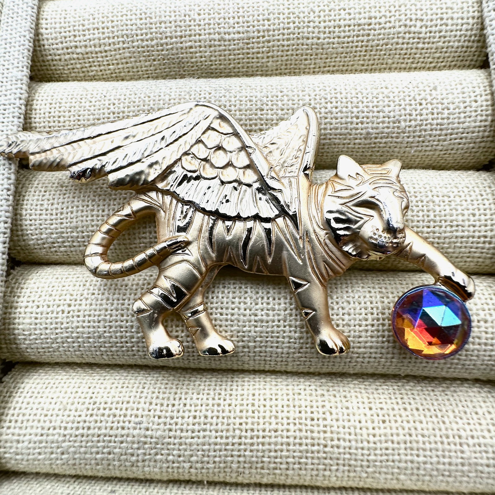 Vintage AJC Cat with Angel Wings and Crystal Ball Gold Tone Brooch Pin 3 Inch: Vintage AJC Cat with Angel Wings and Crystal Ball Gold Tone Brooch Pin 3 Inch
