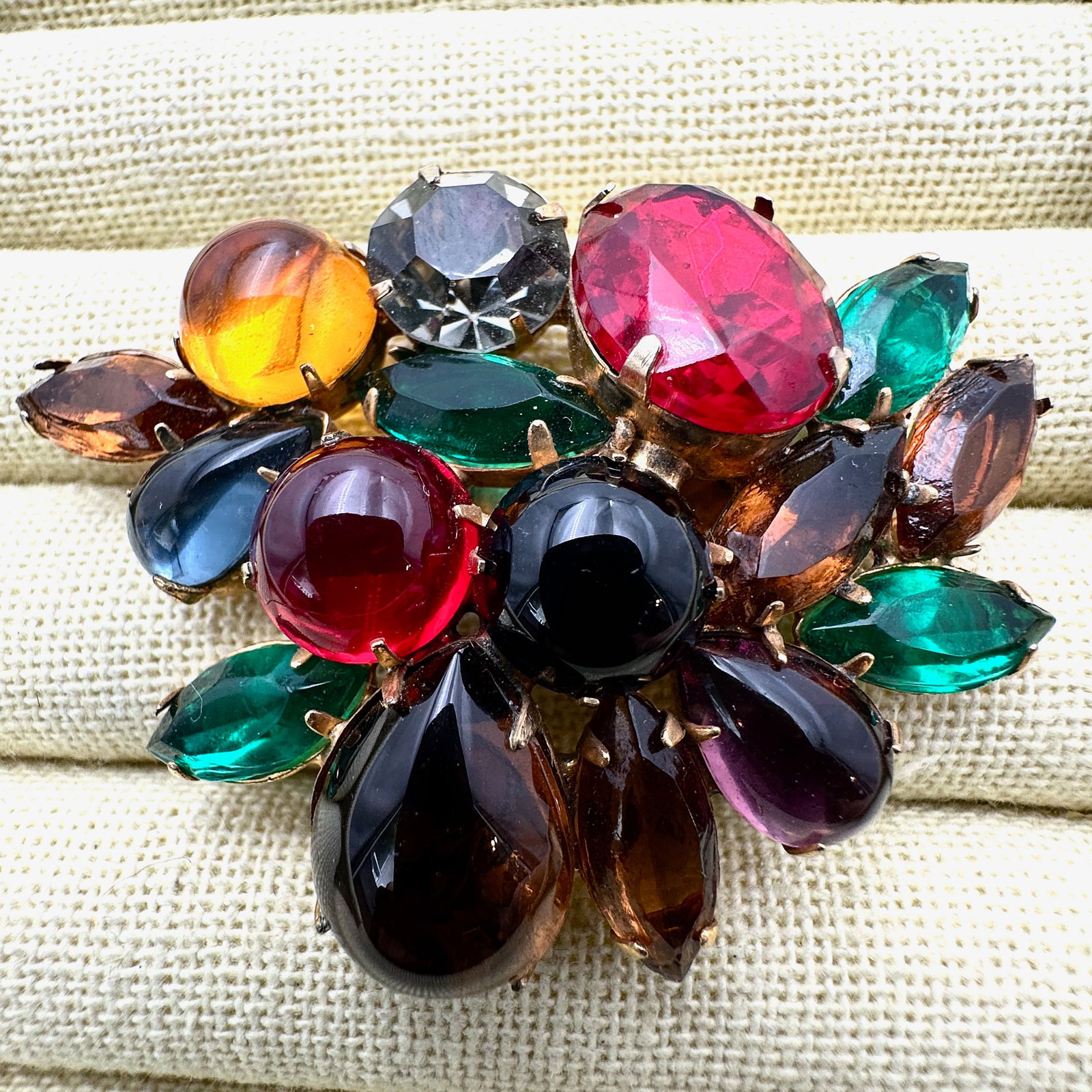 Vintage Weiss? Fruit Salad Jelly Belly Multicolor Glass Rhinestone Gold Tone Brooch Pin 2.75 Inch (1 of 2)
