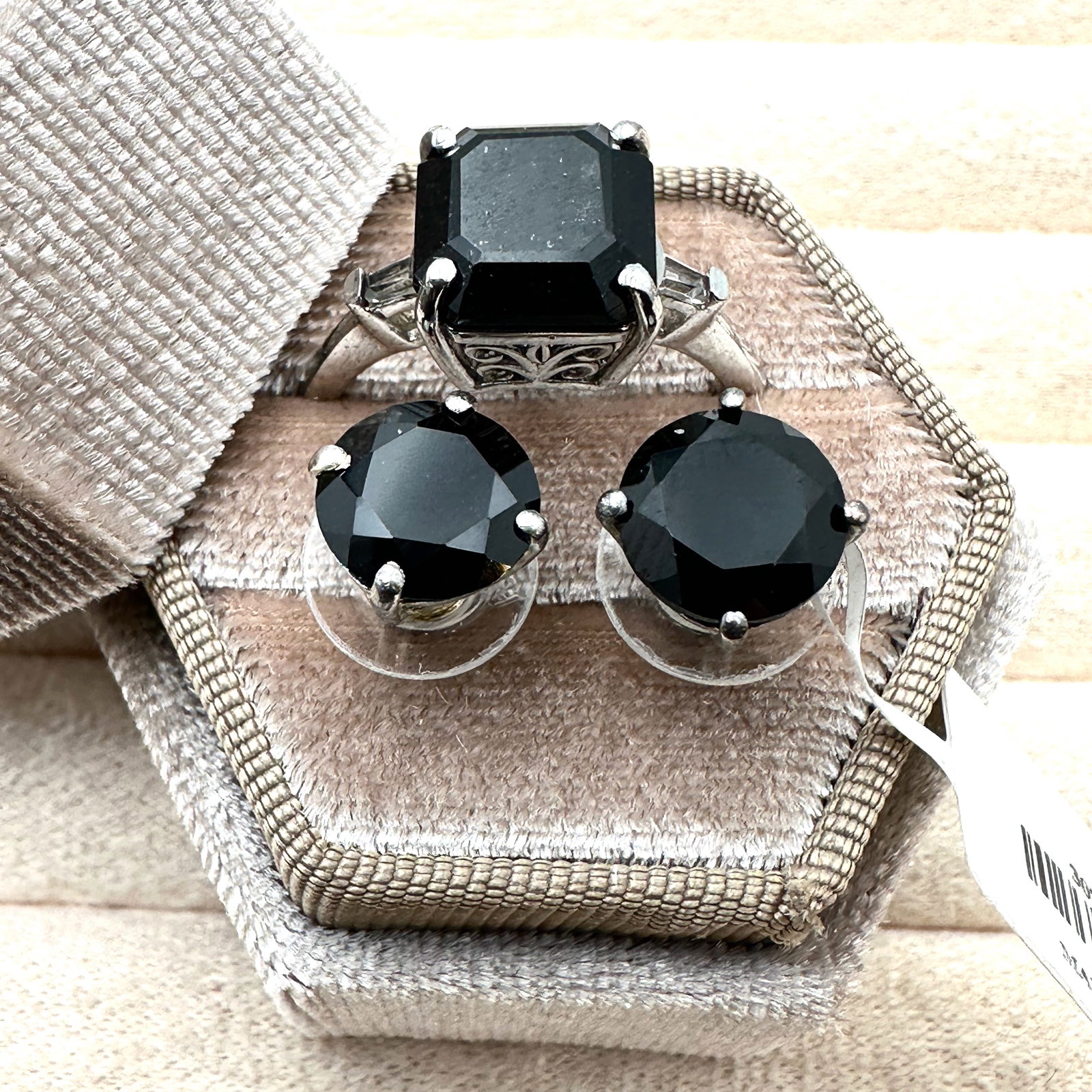 Black Spinel Sterling Silver Pierced Stud Earrings and Ring Size 10 (1 of 2)