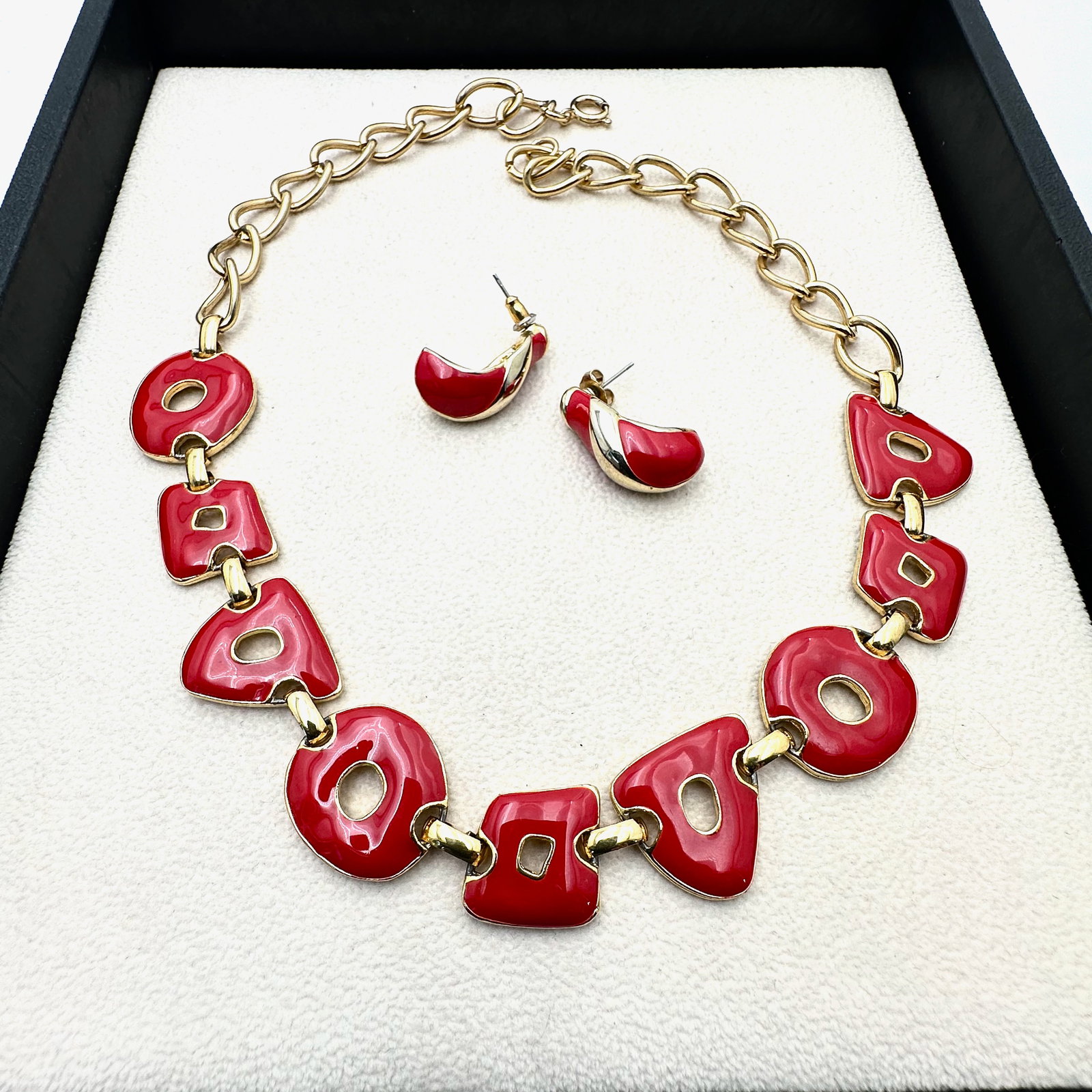 Vintage Red Enamel Gold Tone Necklace and Pierced Earrings: Vintage Red Enamel Gold Tone Necklace and Pierced Earrings