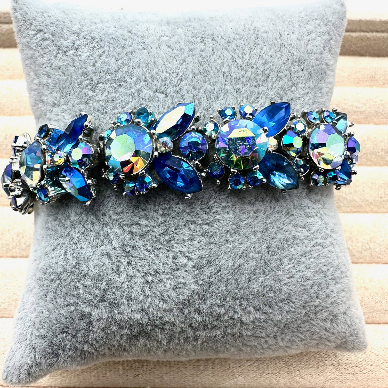 Vintage Blue Aurora Borealis Glass Rhinestone Silver Tone Bracelet 6.75 Inch: Vintage Blue Aurora Borealis Glass Rhinestone Silver Tone Bracelet 6.75 Inch