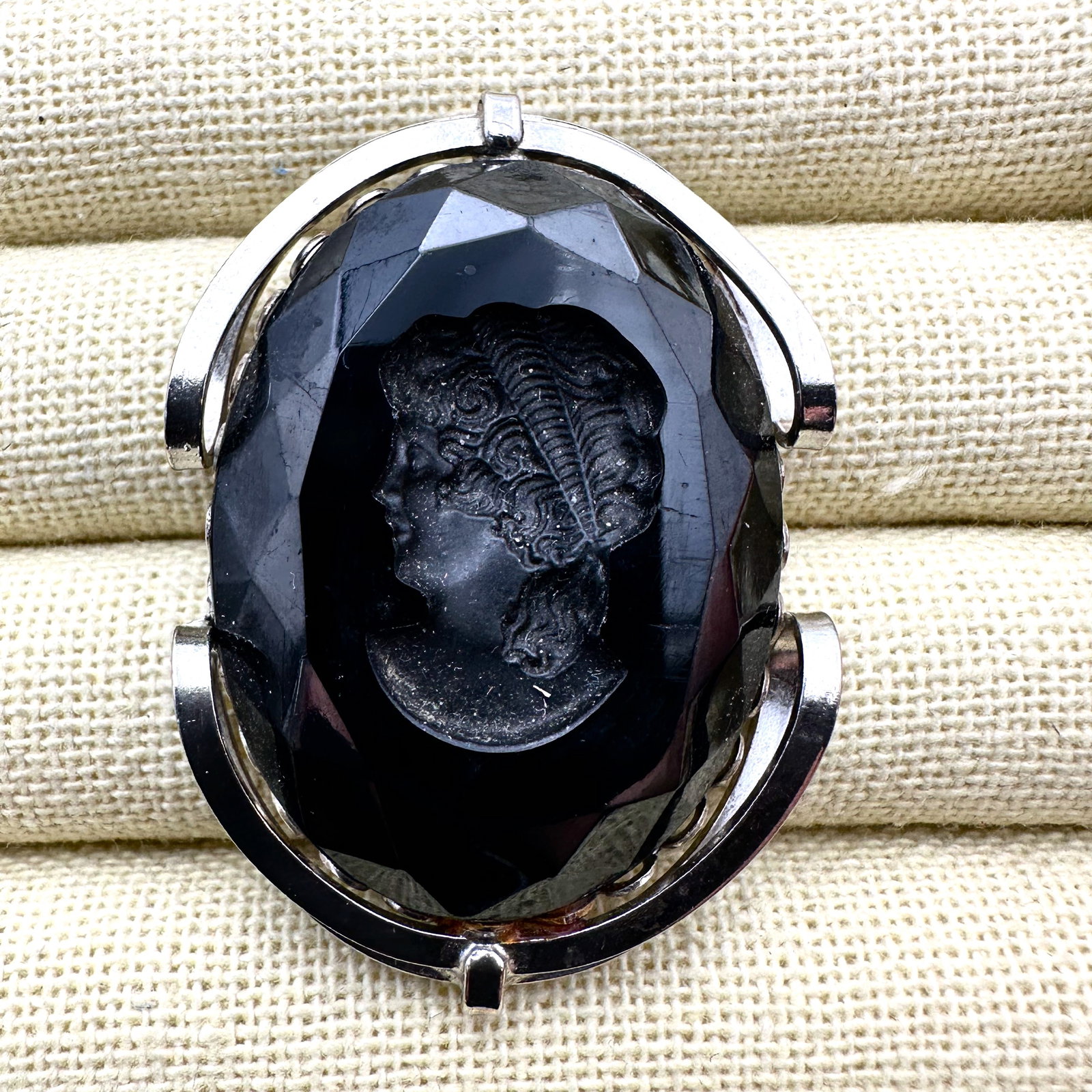 Vintage Black Glass Intaglio Cameo Design Pendant Silver Tone: Vintage Black Glass Intaglio Cameo Design Pendant Silver Tone
