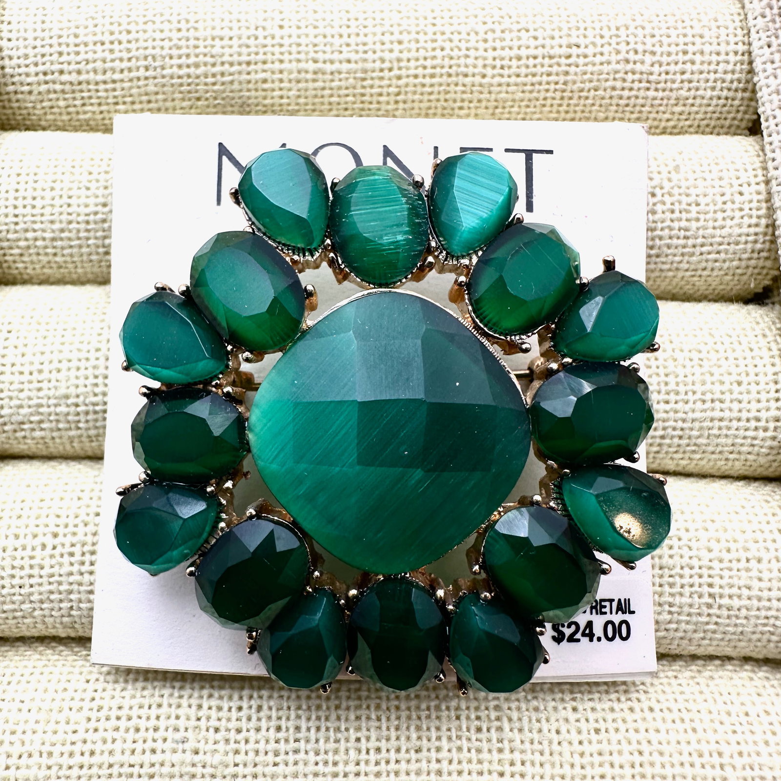 Vintage Monet Emerald Green Stone Gold Tone Brooch Pin On Original Card: Vintage Monet Emerald Green Stone Gold Tone Brooch Pin On Original Card