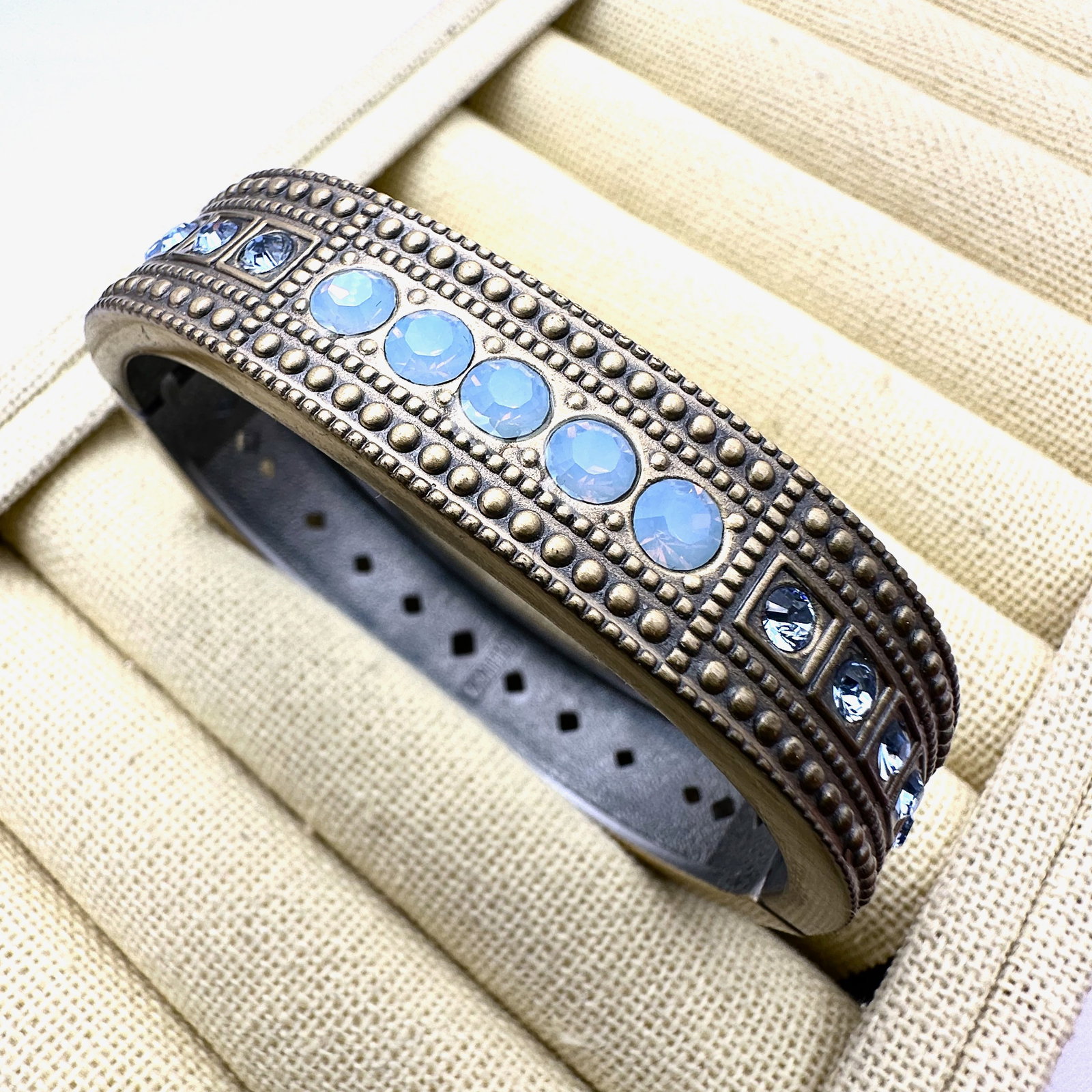 Heidi Daus Crystal Bronze Tone Hinged Bangle Bracelet 6.5 Inch (1 of 2)
