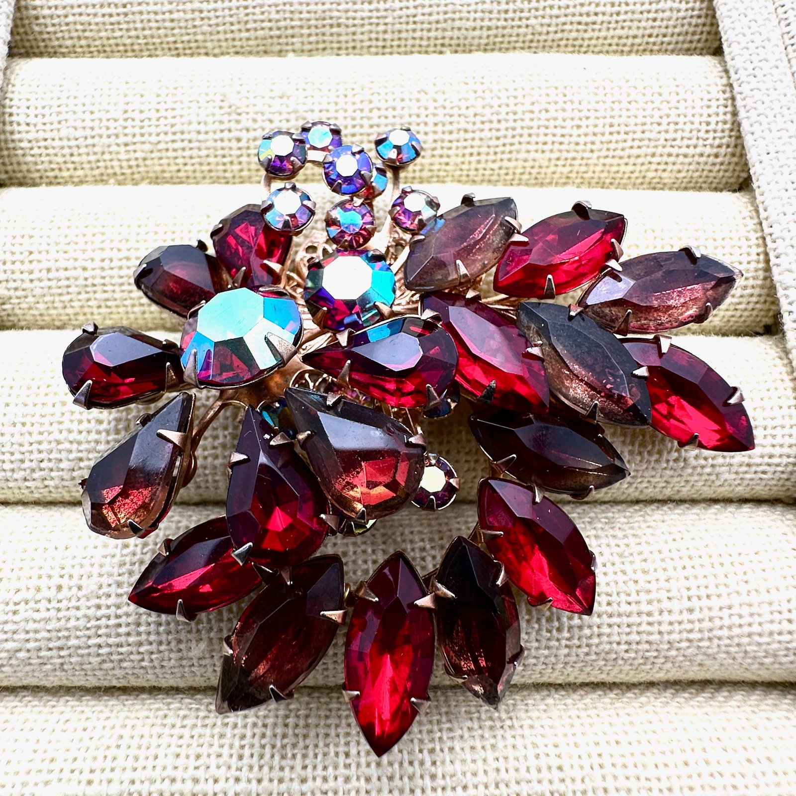 Vintage Red Glass Rhinestone Gold Tone Brooch Pin 2.5 Inch: Vintage Red Glass Rhinestone Gold Tone Brooch Pin 2.5 Inch