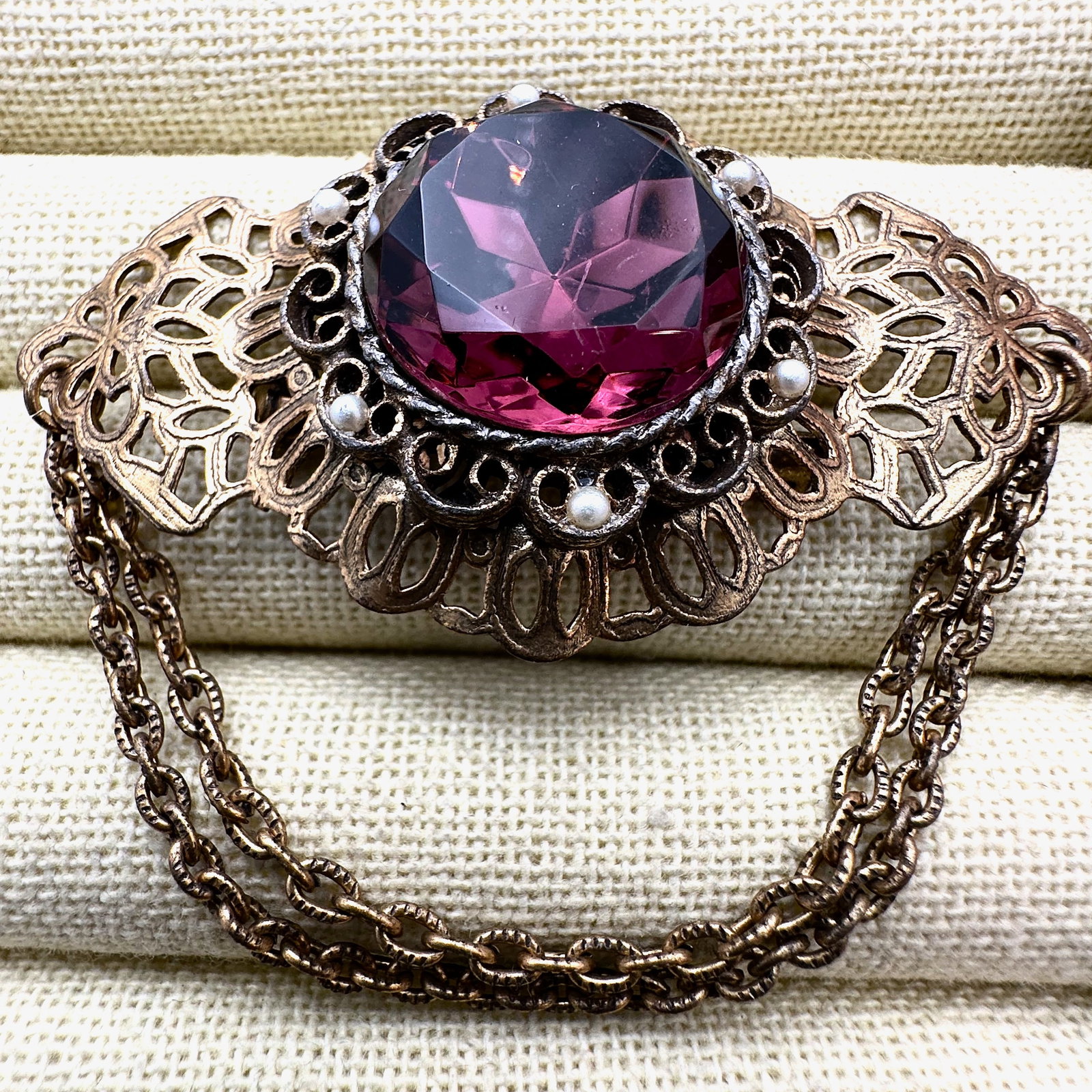 Vintage Purple Glass Rhinestone Faux Pearl Antiqued Gold Tone Brooch Pin 2.5 I inch: Vintage Purple Glass Rhinestone Faux Pearl Antiqued Gold Tone Brooch Pin 2.5 I inch