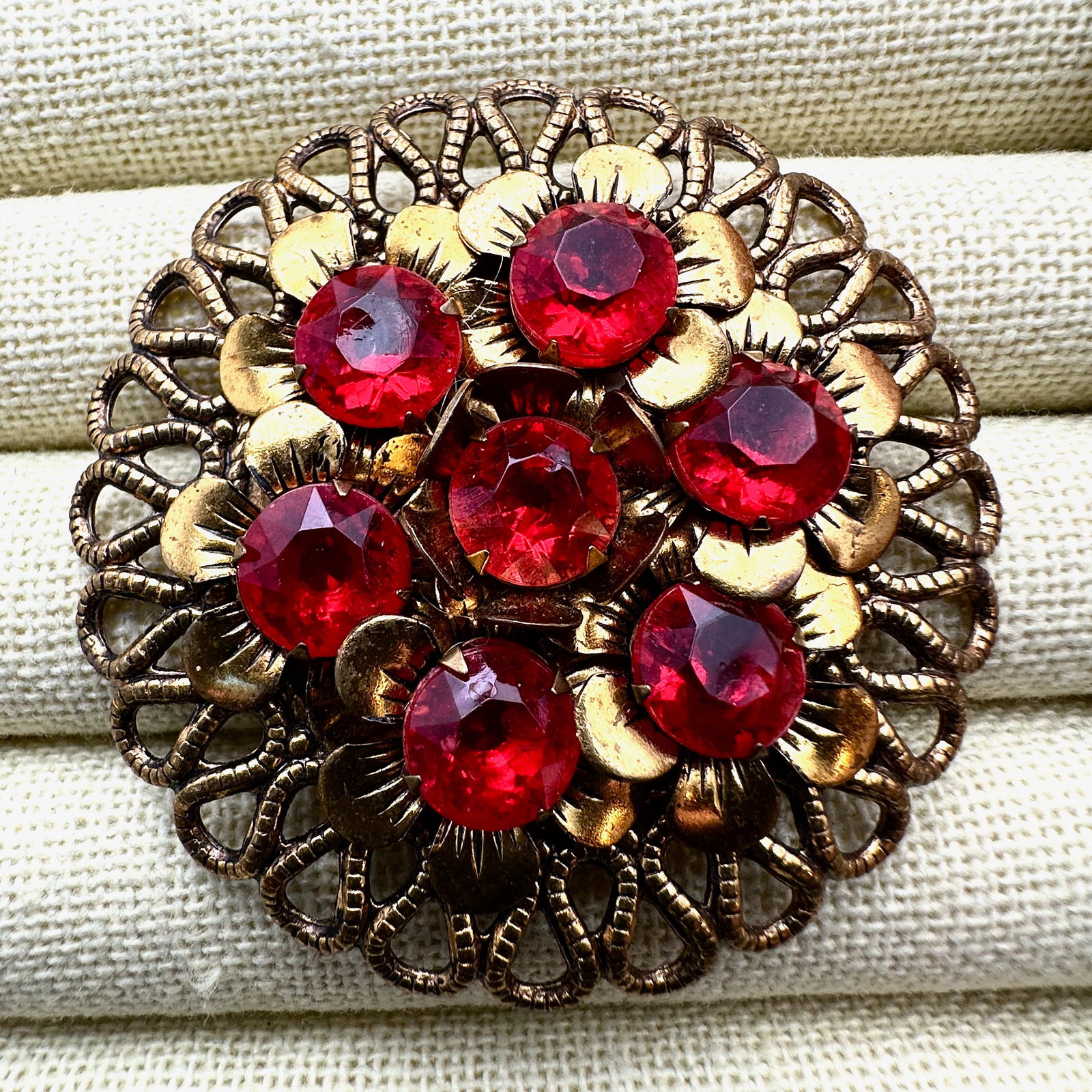 Vintage Red Glass Rhinestone Gold Tone Brooch Pin 2 Inch: Vintage Red Glass Rhinestone Gold Tone Brooch Pin 2 Inch