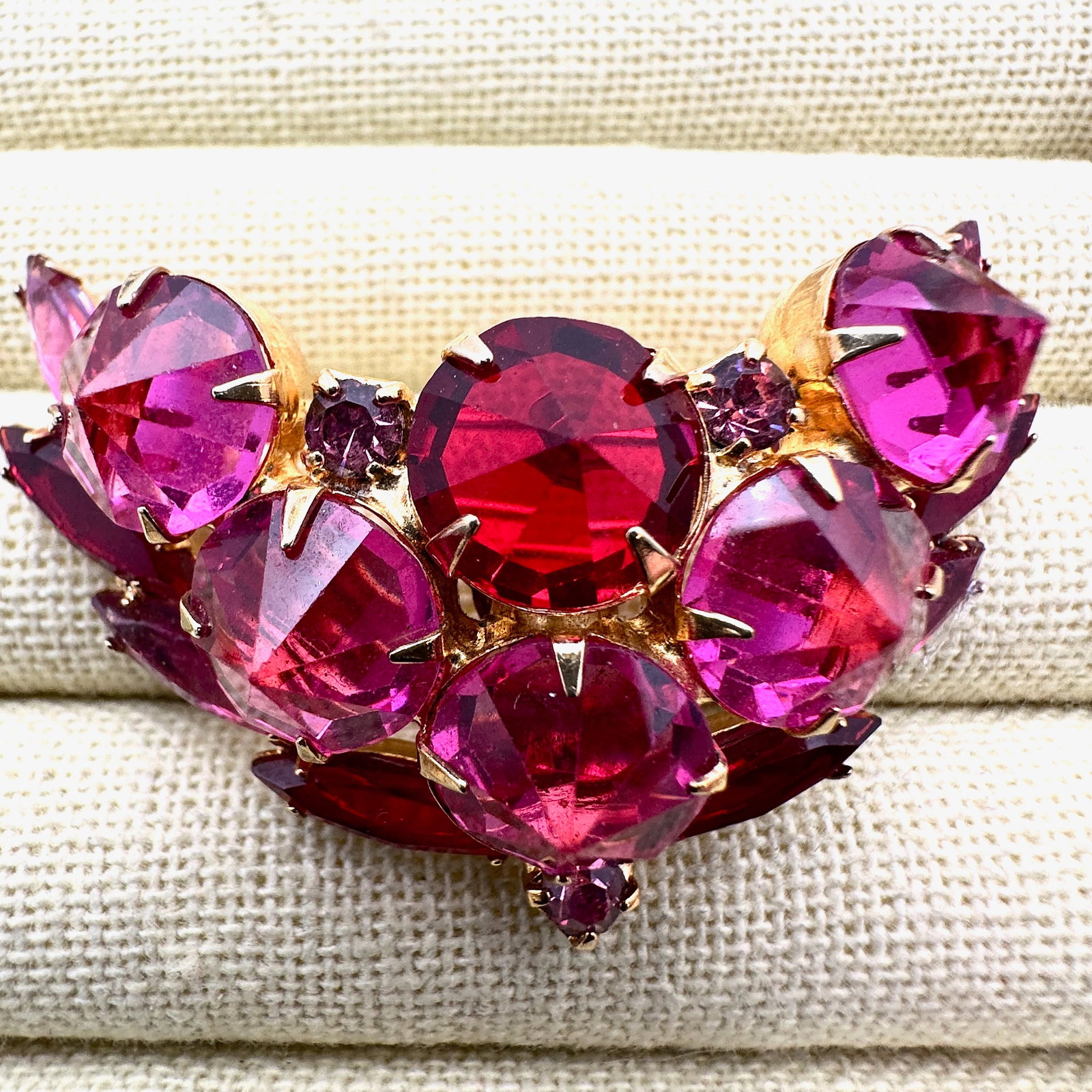 Vintage Schreiner? Reverse Set Pink Glass Rhinestone Gold Tone Brooch Pin 2 Inch: Vintage Schreiner? Reverse Set Pink Glass Rhinestone Gold Tone Brooch Pin 2 Inch