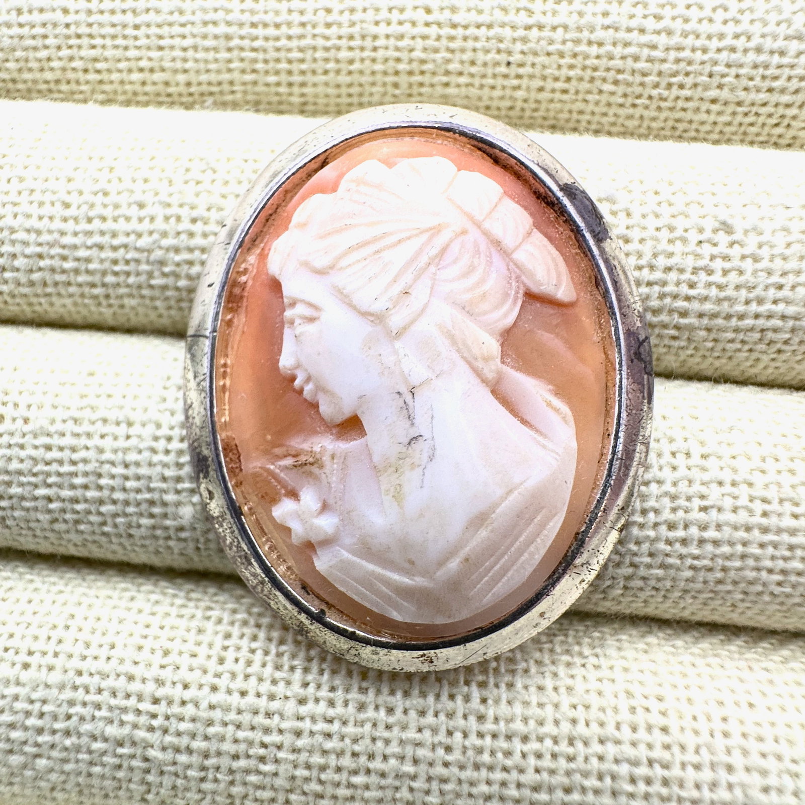 Antique Carved Shell Cameo Silver Brooch Pin 1.5 Inch: Antique Carved Shell Cameo Silver Brooch Pin 1.5 Inch