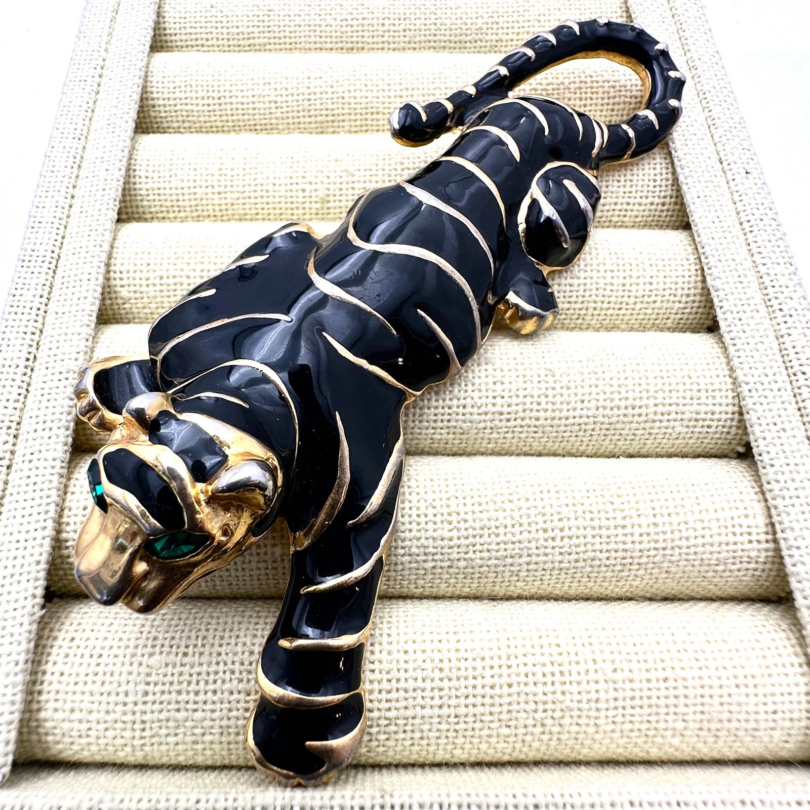 Vintage Large Black Enamel Gold Tone 4.5 Inch Tiger Brooch Pin Heavy Quality: Vintage Large Black Enamel Gold Tone 4.5 Inch Tiger Brooch Pin Heavy Quality