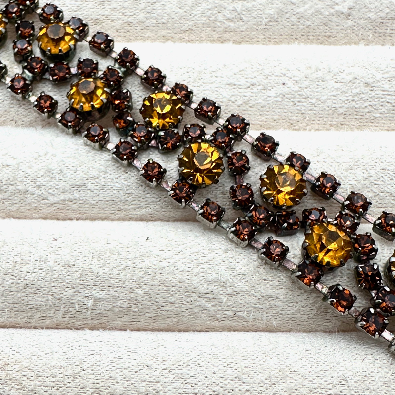 Vintage High End Unsigned Amber Colored and Orange Glass Rhinestone Silver Tone Bracelet 7 Inch: Vintage High End Unsigned Amber Colored and Orange Glass Rhinestone Silver Tone Bracelet 7 Inch