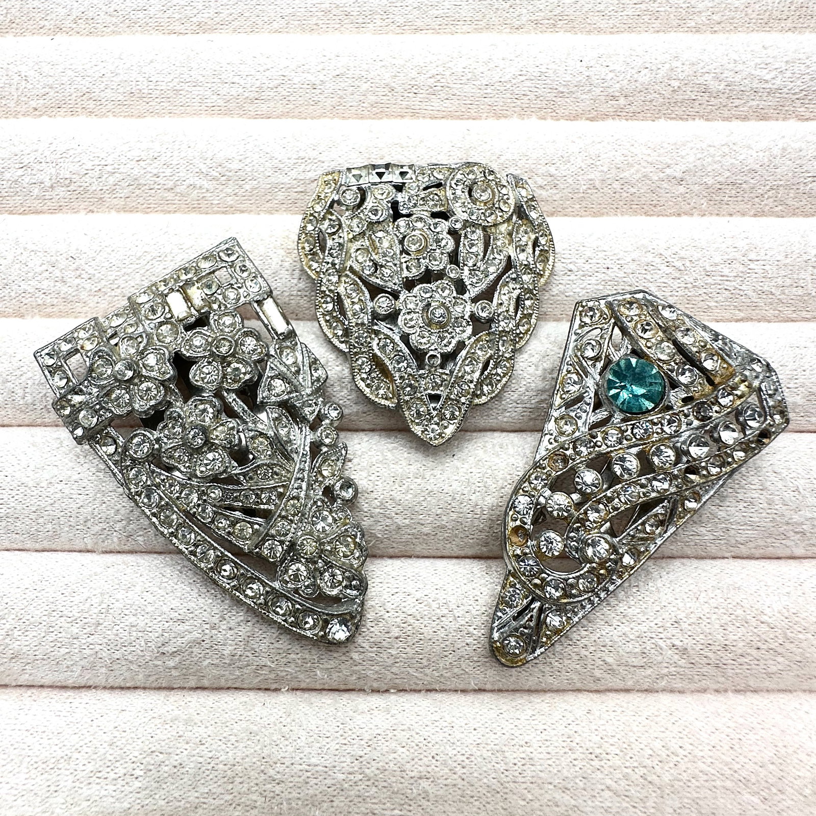 Antique Lot of Clear Rhinestone Silver Pot Metal Fur Dress Clips: Antique Lot of Clear Rhinestone Silver Pot Metal Fur Dress Clips
