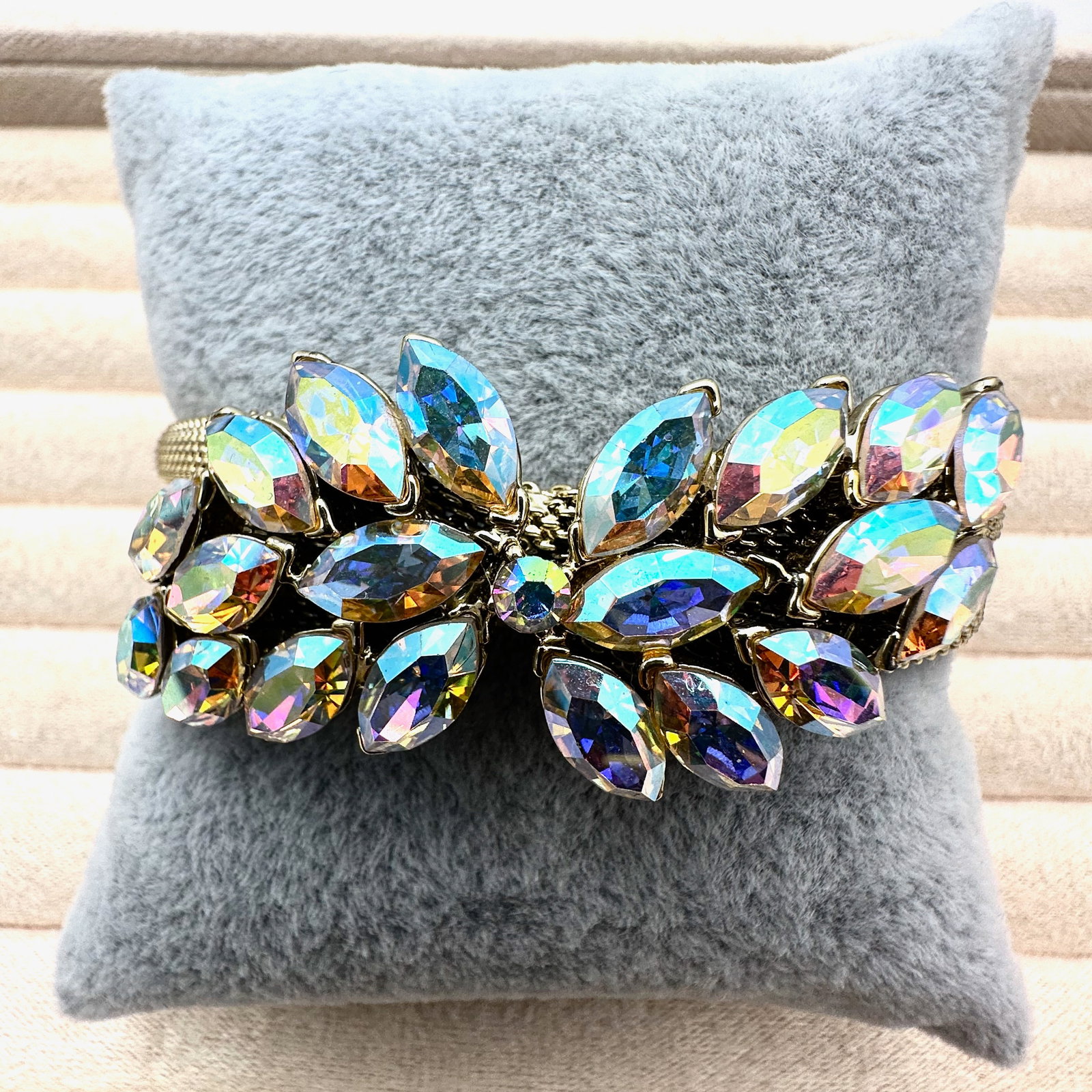 Vintage Aurora Borealis Glass Rhinestone Gold tone Mesh Bracelet 7 Inch (1 of 2)