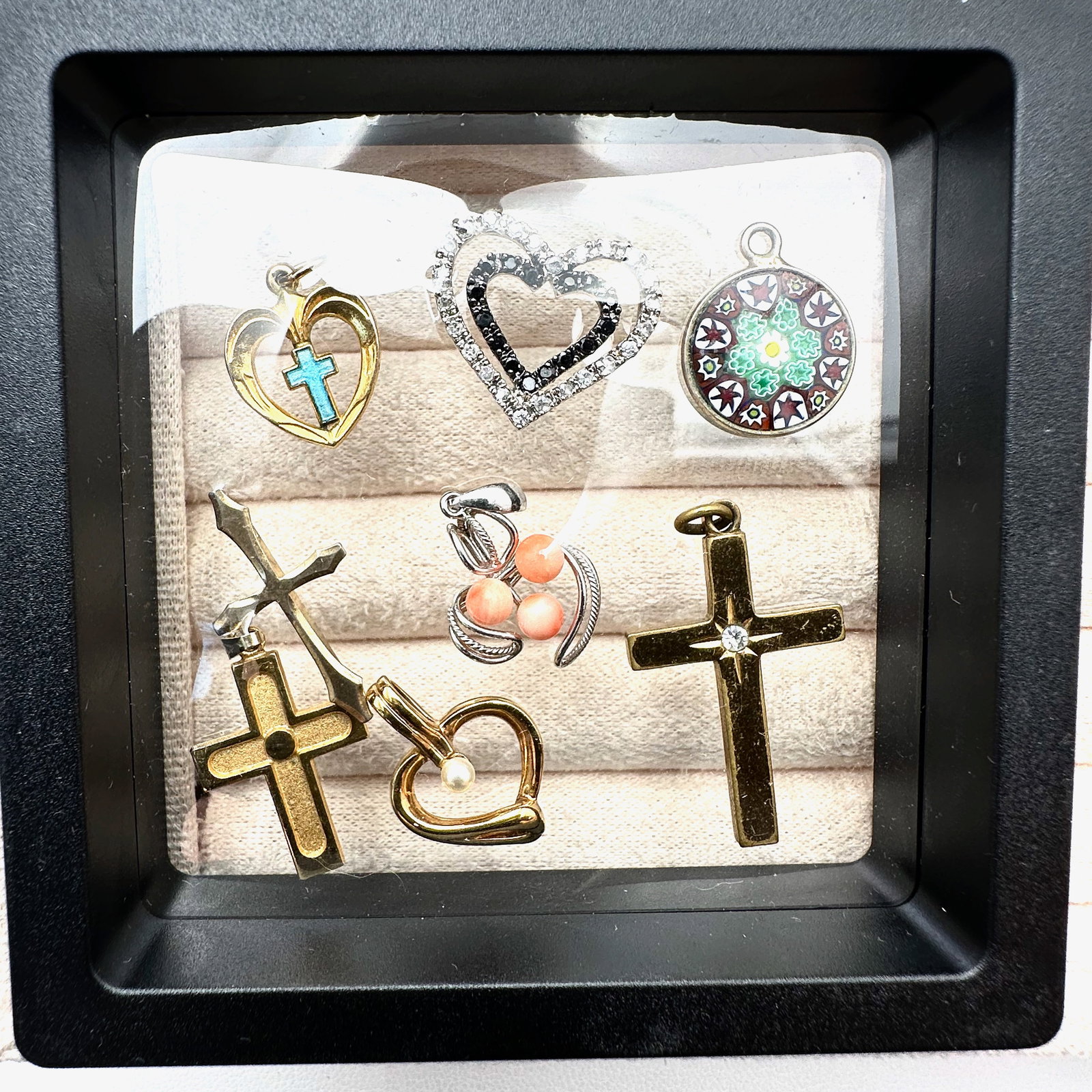 Group Lot of Pendants Mixed Metals May Include Silver & Gold Plated, Gold Filled, Less than 925 (1 of 2)