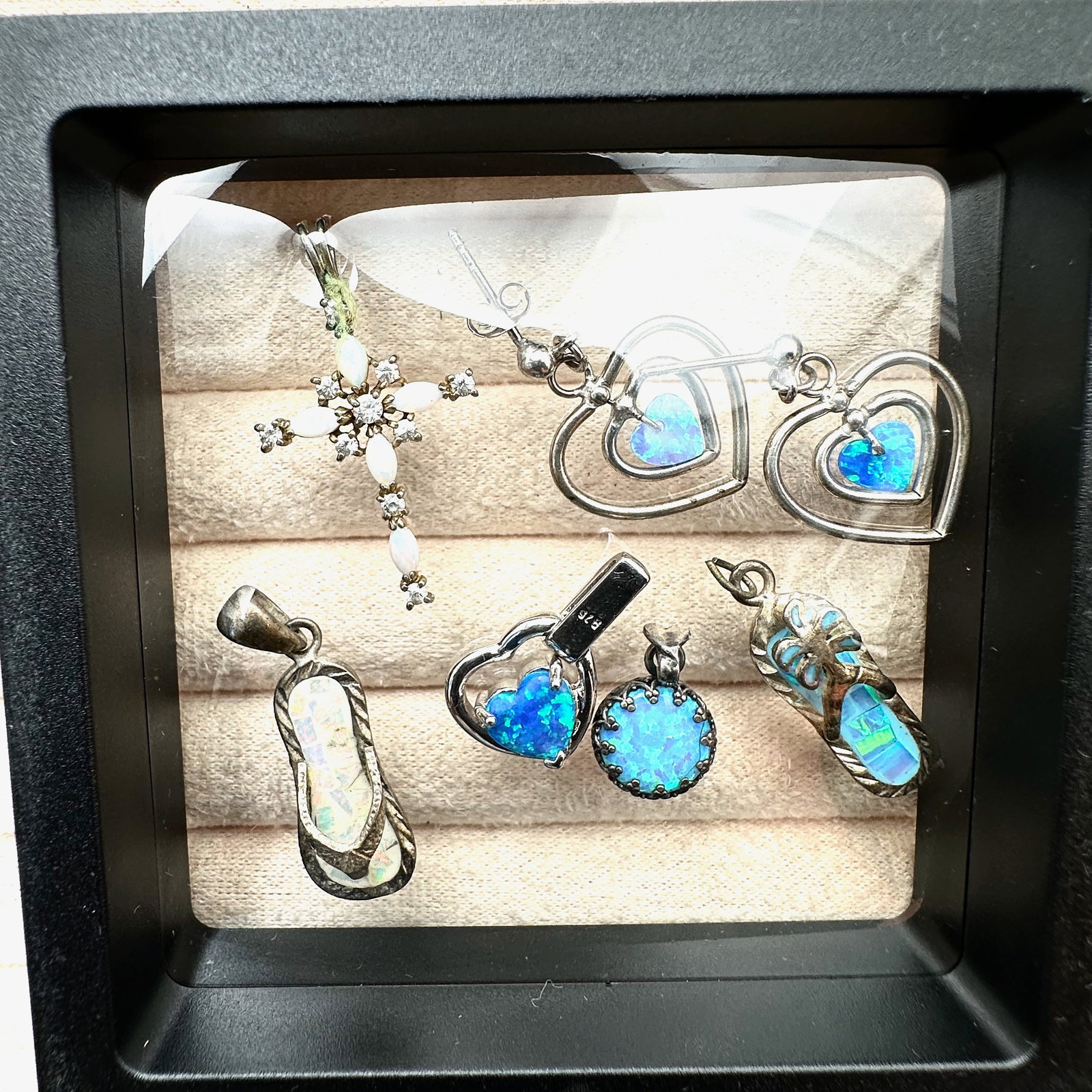 Group Lot of Pendants Mixed Metals May Include Silver & Gold Plated, Gold Filled, Less than 925 (1 of 2)