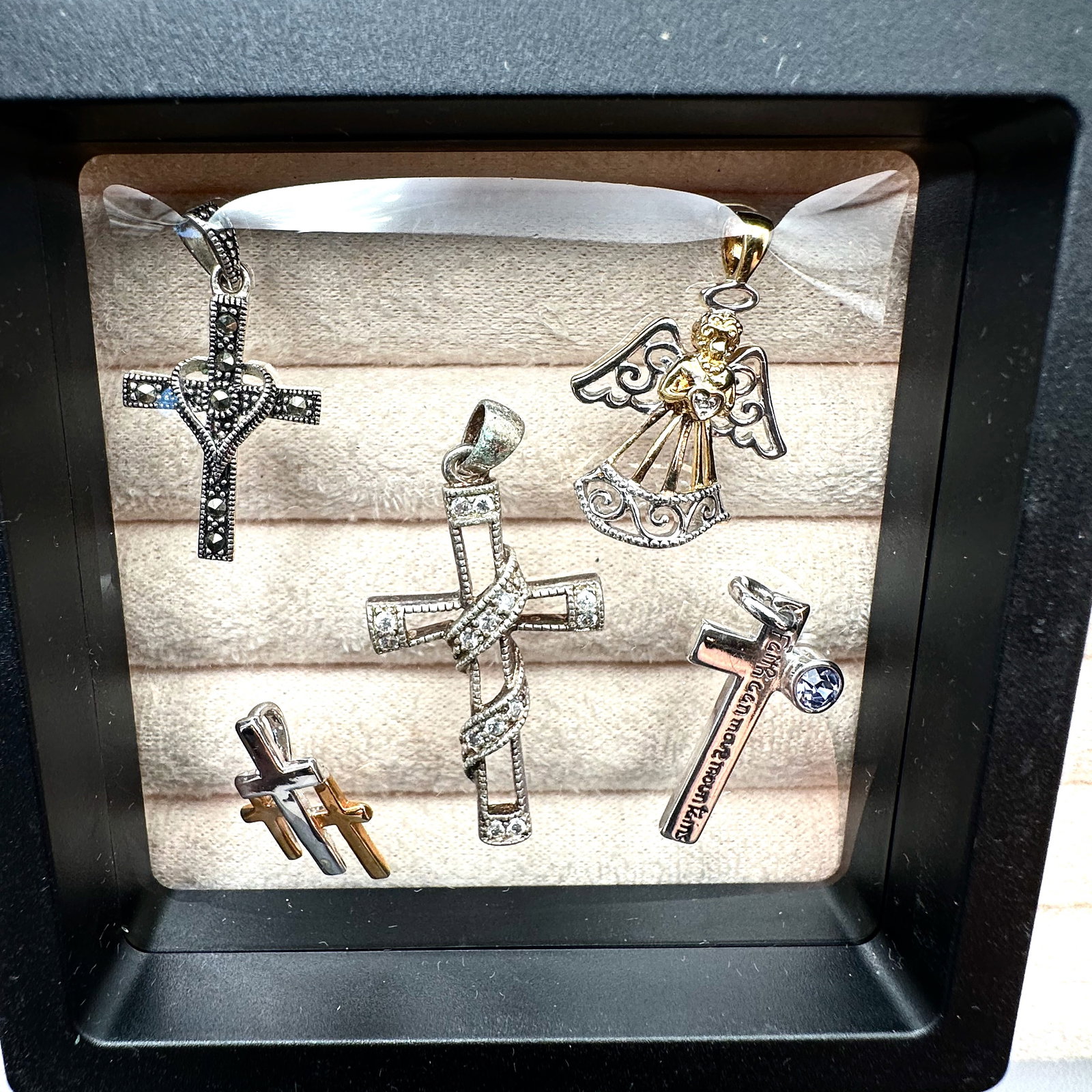 Group Lot of Pendants Mixed Metals May Include Silver & Gold Plated, Gold Filled, Less than 925 (1 of 2)