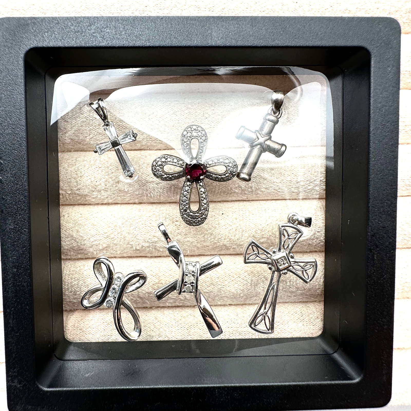 Group Lot of Pendants Mixed Metals May Include Silver & Gold Plated, Gold Filled, Less than 925 (1 of 2)