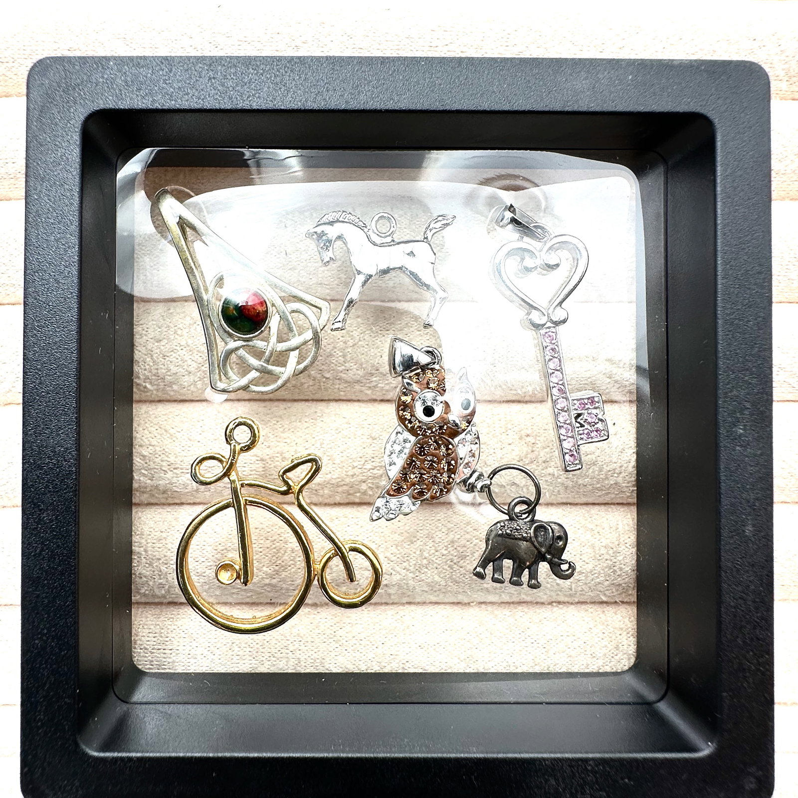 Group Lot of Pendants Mixed Metals May Include Silver & Gold Plated, Gold Filled, Less than 925 (1 of 2)