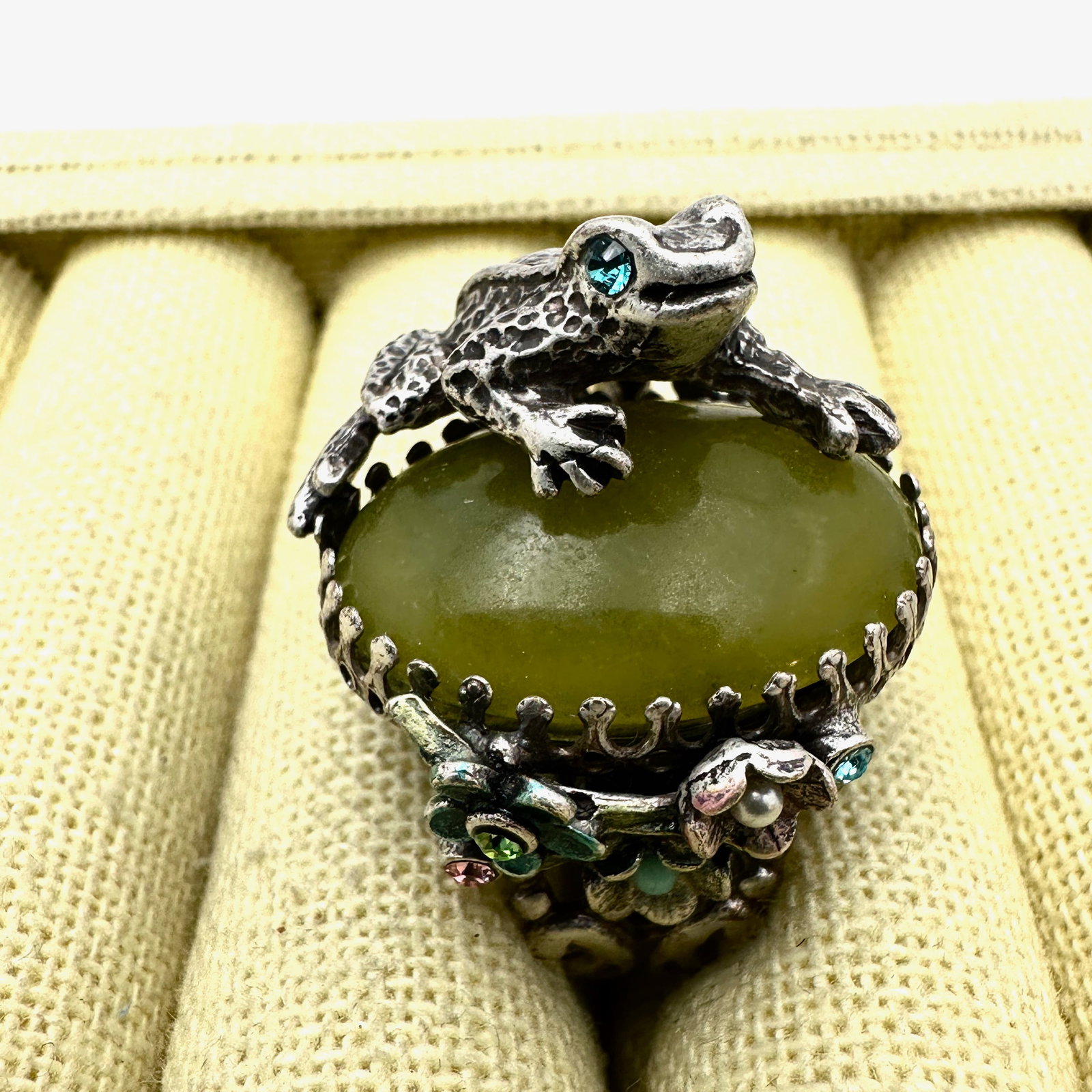 Sweet Romance Silver Tone Frog Ring Green Cabochon Stone Adjustable Size (1 of 3)