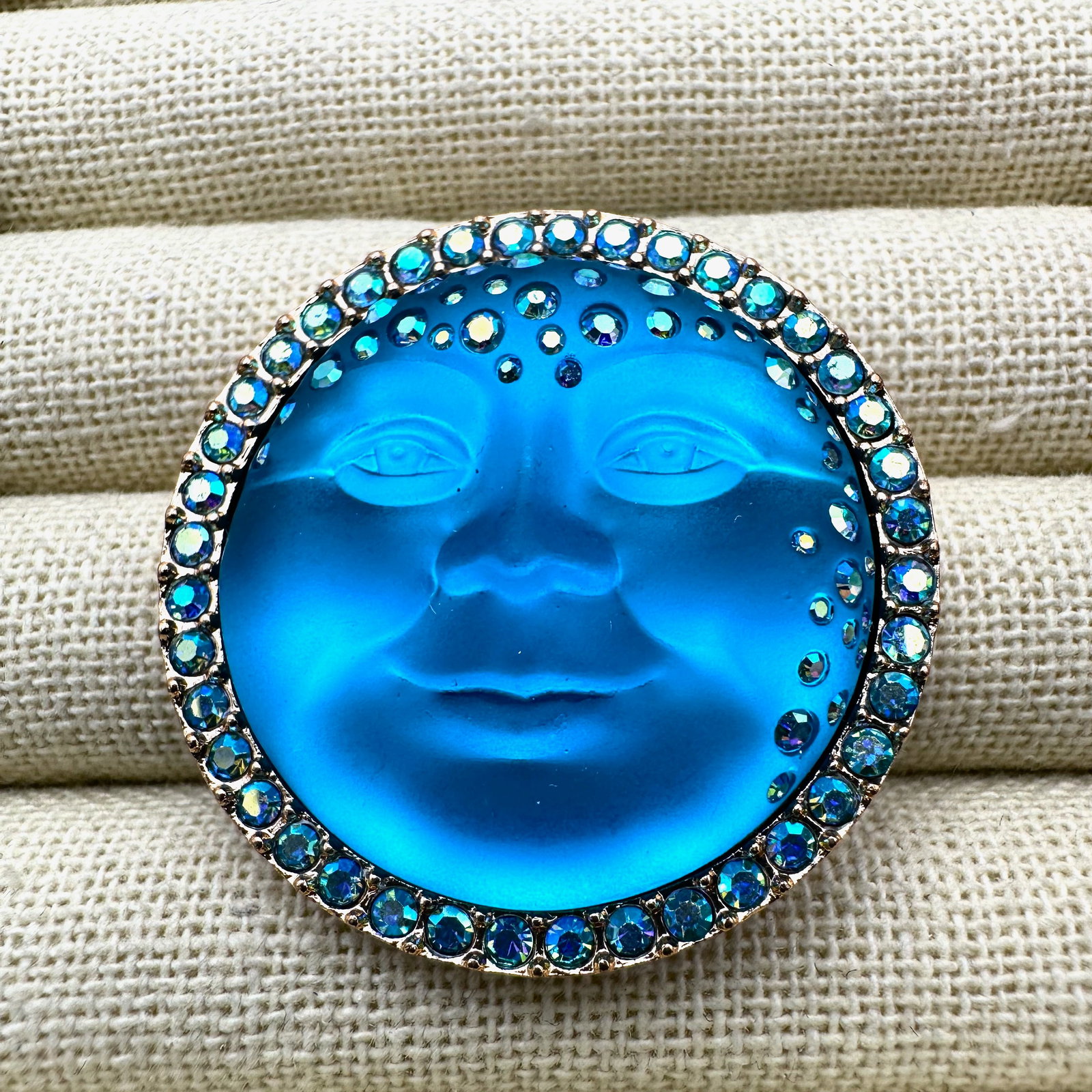 Vintage Blue Crystal Moon Face Gold Tone Brooch Pin 1.75 Inch: Vintage Blue Crystal Moon Face Gold Tone Brooch Pin 1.75 Inch