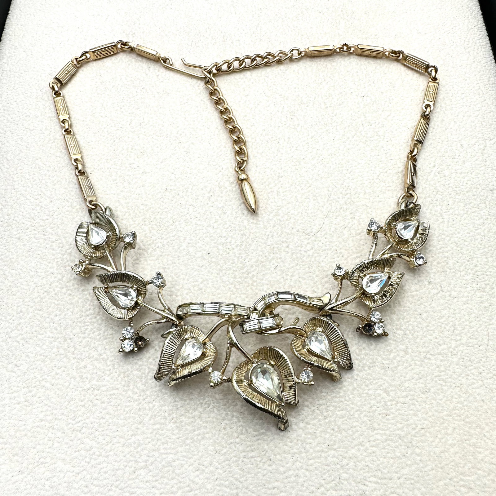 Vintage Clear Rhinestone Gold Tone Necklace 15 Inch: Vintage Clear Rhinestone Gold Tone Necklace 15 Inch