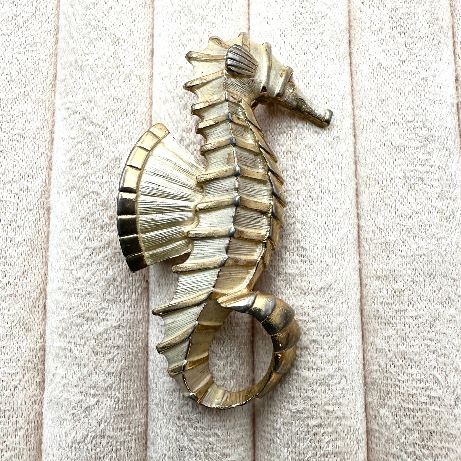 Vintage Pastelli Gold Tone Sea Horse Brooch Pin 2.5 Inch: Vintage Pastelli Gold Tone Sea Horse Brooch Pin 2.5 Inch