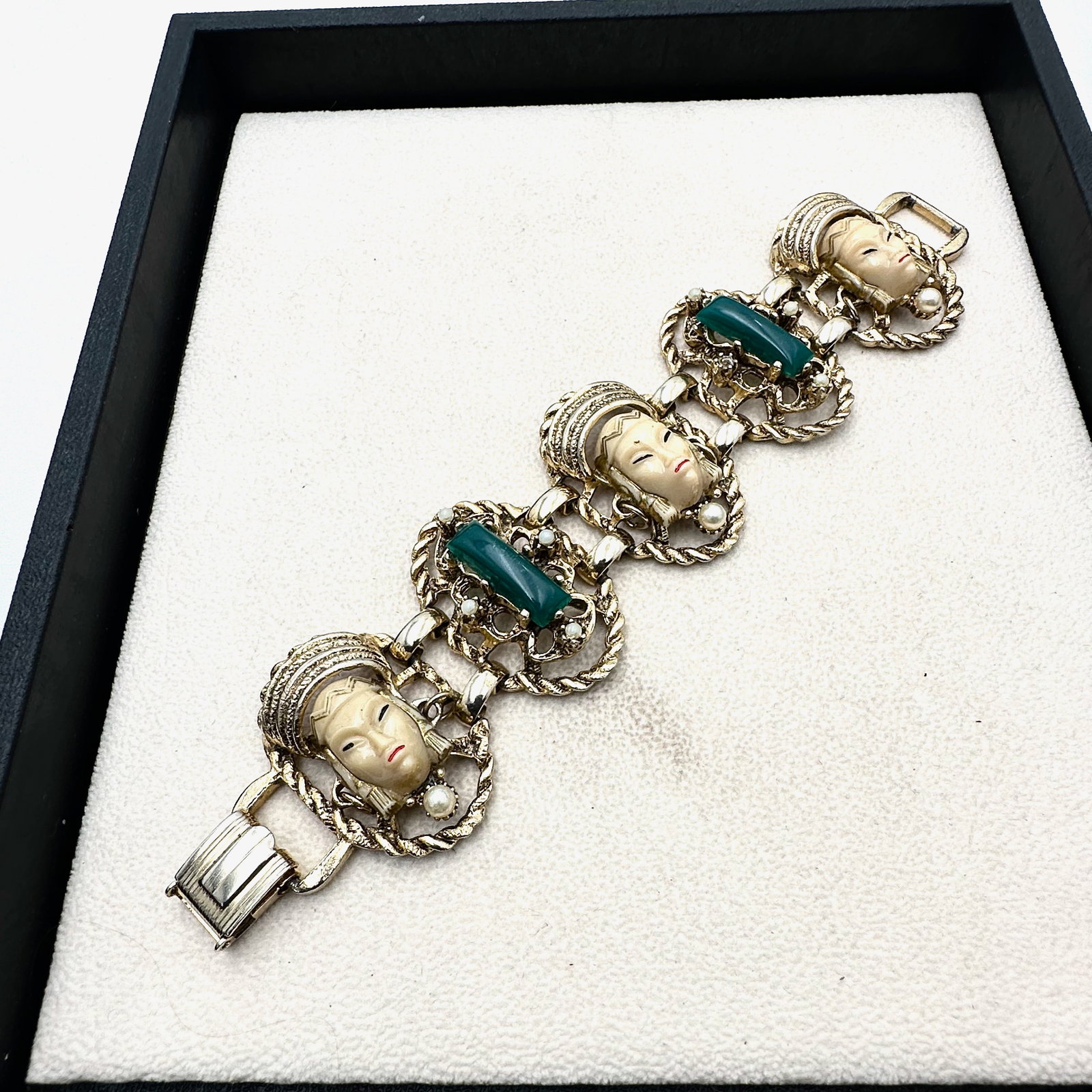 Vintage Unsigned Segro Selini Asian Princess Gold Tone Bracelet 7 Inch: Vintage Unsigned Segro Selini Asian Princess Gold Tone Bracelet 7 Inch